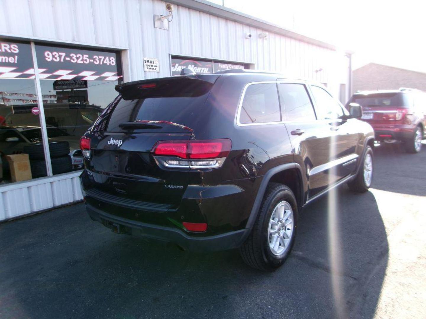 2020 BLACK JEEP GRAND CHEROKEE LAREDO (1C4RJFAG1LC) with an 3.6L engine, Automatic transmission, located at 501 E. Columbia St., Springfield, OH, 45503, (800) 262-7122, 39.925262, -83.801796 - ***Grand Cherokee***Lardeo E***Apple Carplay and Android Auto***4X4***Blind Spot***Cross-Path Detection***New Front and Rear Brake Pads and Rotors***New Tires***Serviced and Detailed*** Jay North Auto has offered hand picked vehicles since 1965! Our customer's enjoy a NO pressure buying experie - Photo#3