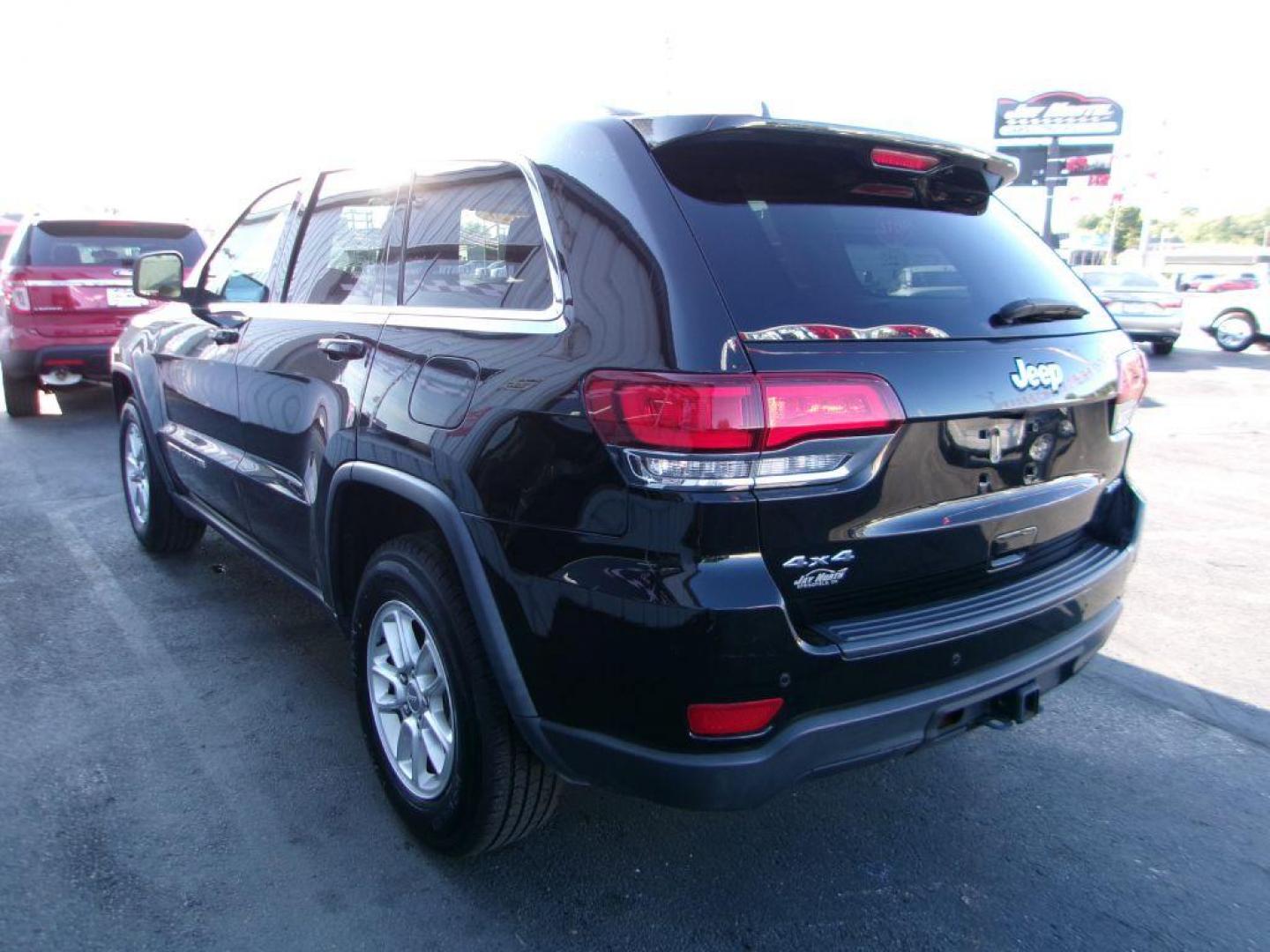 2020 BLACK JEEP GRAND CHEROKEE LAREDO (1C4RJFAG1LC) with an 3.6L engine, Automatic transmission, located at 501 E. Columbia St., Springfield, OH, 45503, (800) 262-7122, 39.925262, -83.801796 - ***Grand Cherokee***Lardeo E***Apple Carplay and Android Auto***4X4***Blind Spot***Cross-Path Detection***New Front and Rear Brake Pads and Rotors***New Tires***Serviced and Detailed*** Jay North Auto has offered hand picked vehicles since 1965! Our customer's enjoy a NO pressure buying experie - Photo#5