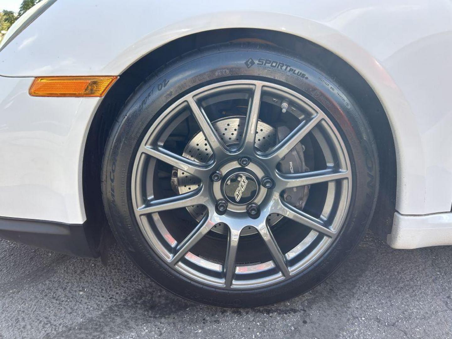 2009 WHITE PORSCHE CAYMAN (WP0AA29849U) with an 2.9L engine, 6-Speed Manual transmission, located at 501 E. Columbia St., Springfield, OH, 45503, (800) 262-7122, 39.925262, -83.801796 - ***6 Speed Manual!!*** 2009 987.2 Cayman 2.9L For those in the know, the 987.2 Cayman (2009-2012) is the sweet spot -- continuing the light weight body of the original Cayman while introducing the newer, ultra reliable 9A1 engine series that eliminated the troublesome IMS bearings that caused so - Photo#8
