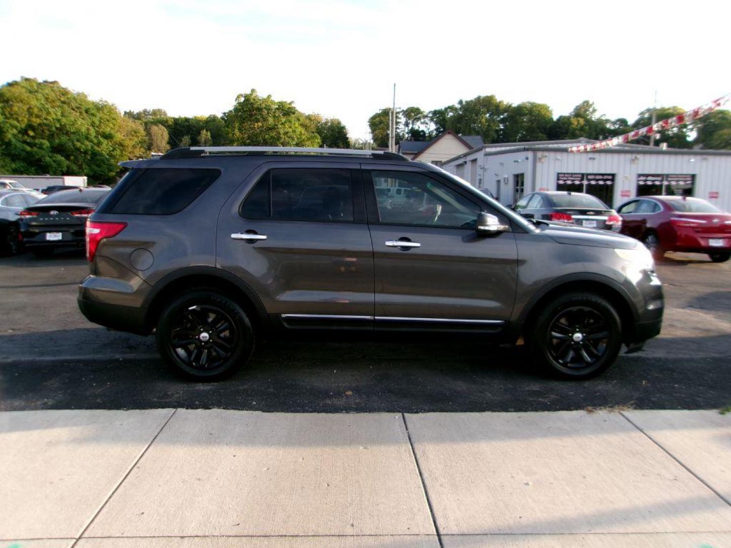 2015 GRAY FORD EXPLORER XLT (1FM5K8D84FG) with an 3.5L engine, Automatic transmission, located at 501 E. Columbia St., Springfield, OH, 45503, (800) 262-7122, 39.925262, -83.801796 - ***XLT***4WD***New Tires***All New Brake Pads and Rotors***New Battery***New Spark Plugs***Serviced and Detailed*** Jay North Auto has offered hand picked vehicles since 1965! Our customer's enjoy a NO pressure buying experience with a small town feel. All of our vehicles get fully inspected a - Photo#2