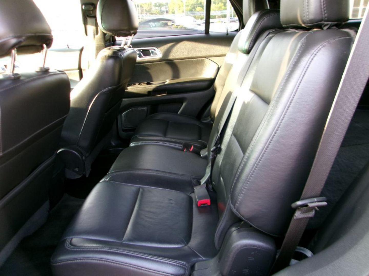 2015 GRAY FORD EXPLORER XLT (1FM5K8D84FG) with an 3.5L engine, Automatic transmission, located at 501 E. Columbia St., Springfield, OH, 45503, (800) 262-7122, 39.925262, -83.801796 - ***XLT***4WD***New Tires***All New Brake Pads and Rotors***New Battery***New Spark Plugs***Serviced and Detailed*** Jay North Auto has offered hand picked vehicles since 1965! Our customer's enjoy a NO pressure buying experience with a small town feel. All of our vehicles get fully inspected a - Photo#10