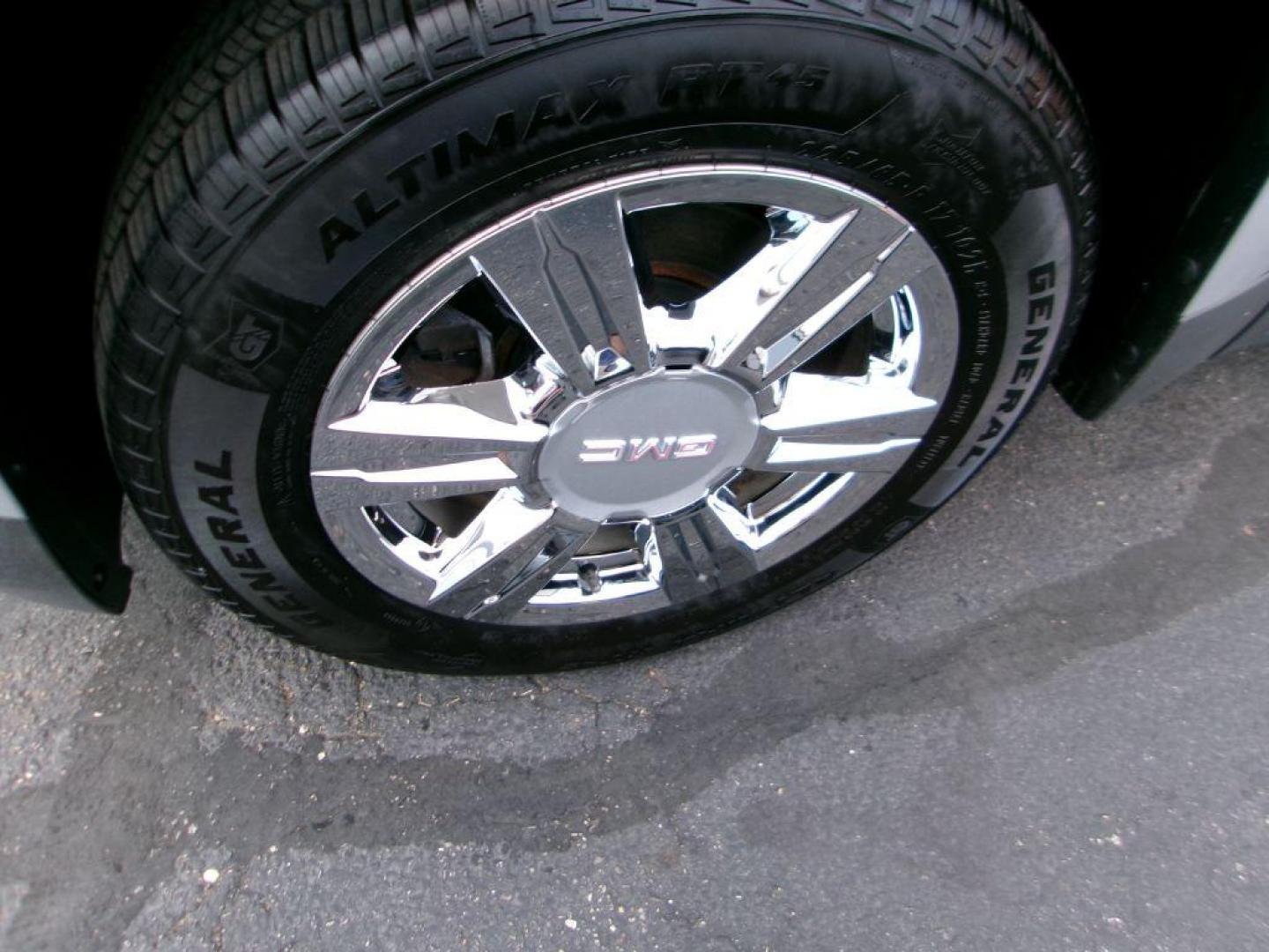 2016 SILVER GMC TERRAIN SLE (2GKALNEK4G6) with an 2.4L engine, Automatic transmission, located at 501 E. Columbia St., Springfield, OH, 45503, (800) 262-7122, 39.925262, -83.801796 - *** Updated Timing *** Tune Up *** Serviced *** SLE *** FWD *** 20 Service Records on Clean CarFax *** Jay North Auto has offered hand picked vehicles since 1965! Our customer's enjoy a NO pressure buying experience with a small town feel. All of our vehicles get fully inspected and detailed. W - Photo#17