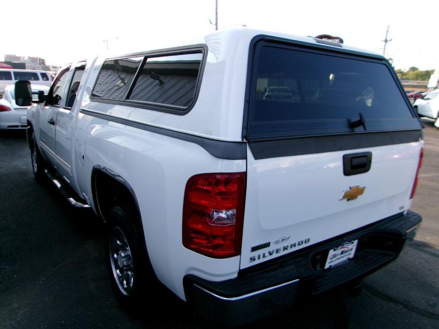 2010 WHITE CHEVROLET SILVERADO 1500 LS (1GCSCREA9AZ) with an 4.8L engine, Automatic transmission, located at 501 E. Columbia St., Springfield, OH, 45503, (800) 262-7122, 39.925262, -83.801796 - *** 2 Owner *** 31 Service Records on Clean CarFax *** New Tires *** Tune Up *** New Brakes *** New Wipers *** 4.8L V8 ***NICE *** Cap *** Jay North Auto has offered hand picked vehicles since 1965! Our customer's enjoy a NO pressure buying experience with a small town feel. All of our vehicles - Photo#3