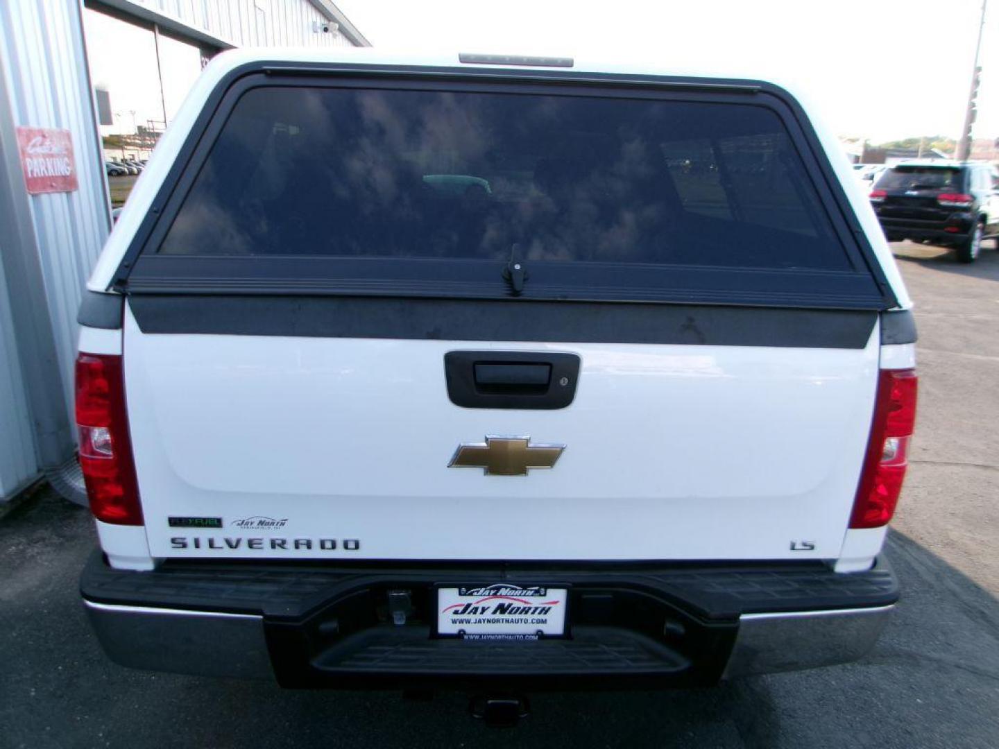 2010 WHITE CHEVROLET SILVERADO 1500 LS (1GCSCREA9AZ) with an 4.8L engine, Automatic transmission, located at 501 E. Columbia St., Springfield, OH, 45503, (800) 262-7122, 39.925262, -83.801796 - *** 2 Owner *** 31 Service Records on Clean CarFax *** New Tires *** Tune Up *** New Brakes *** New Wipers *** 4.8L V8 ***NICE *** Cap *** Jay North Auto has offered hand picked vehicles since 1965! Our customer's enjoy a NO pressure buying experience with a small town feel. All of our vehicles - Photo#4