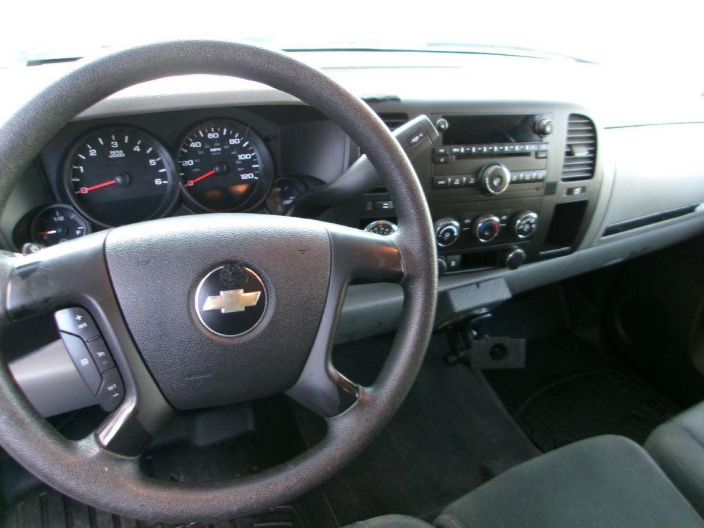 2010 WHITE CHEVROLET SILVERADO 1500 LS (1GCSCREA9AZ) with an 4.8L engine, Automatic transmission, located at 501 E. Columbia St., Springfield, OH, 45503, (800) 262-7122, 39.925262, -83.801796 - *** 2 Owner *** 31 Service Records on Clean CarFax *** New Tires *** Tune Up *** New Brakes *** New Wipers *** 4.8L V8 ***NICE *** Cap *** Jay North Auto has offered hand picked vehicles since 1965! Our customer's enjoy a NO pressure buying experience with a small town feel. All of our vehicles - Photo#9
