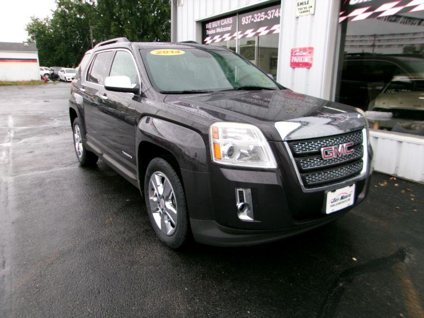 2014 GRAY GMC TERRAIN SLT (2GKALSEK5E6) with an 2.4L engine, Automatic transmission, located at 501 E. Columbia St., Springfield, OH, 45503, (800) 262-7122, 39.925262, -83.801796 - *** SLT *** FWD *** Leather *** Moonroof *** Power Liftgate *** Pioneer Audio *** New Tires *** Serviced and Detailed *** Jay North Auto has offered hand picked vehicles since 1965! Our customer's enjoy a NO pressure buying experience with a small town feel. All of our vehicles get fully inspect - Photo#0