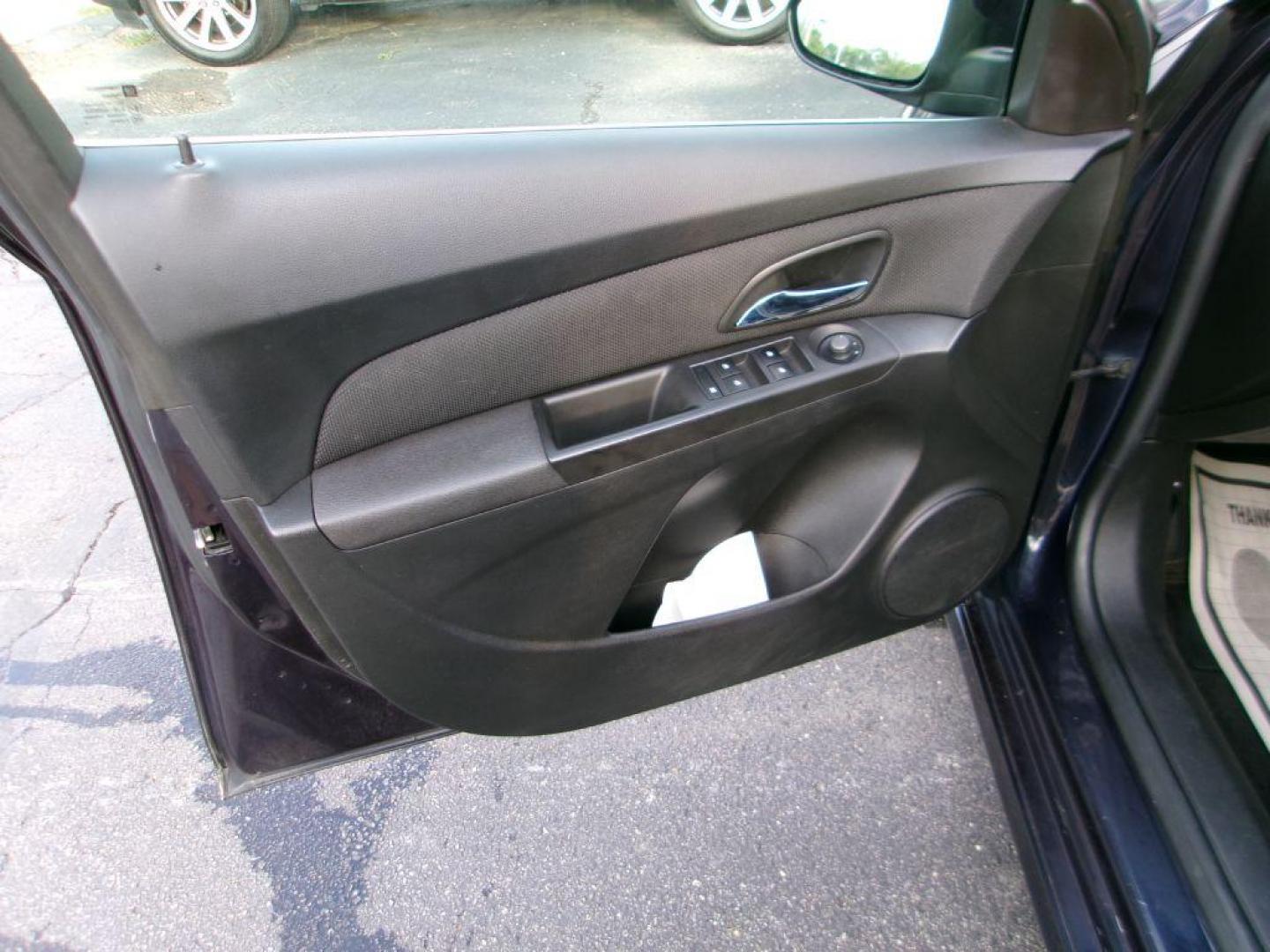 2014 BLUE CHEVROLET CRUZE LTZ (1G1PG5SBXE7) with an 1.4L engine, Automatic transmission, located at 501 E. Columbia St., Springfield, OH, 45503, (800) 262-7122, 39.925262, -83.801796 - Photo#10