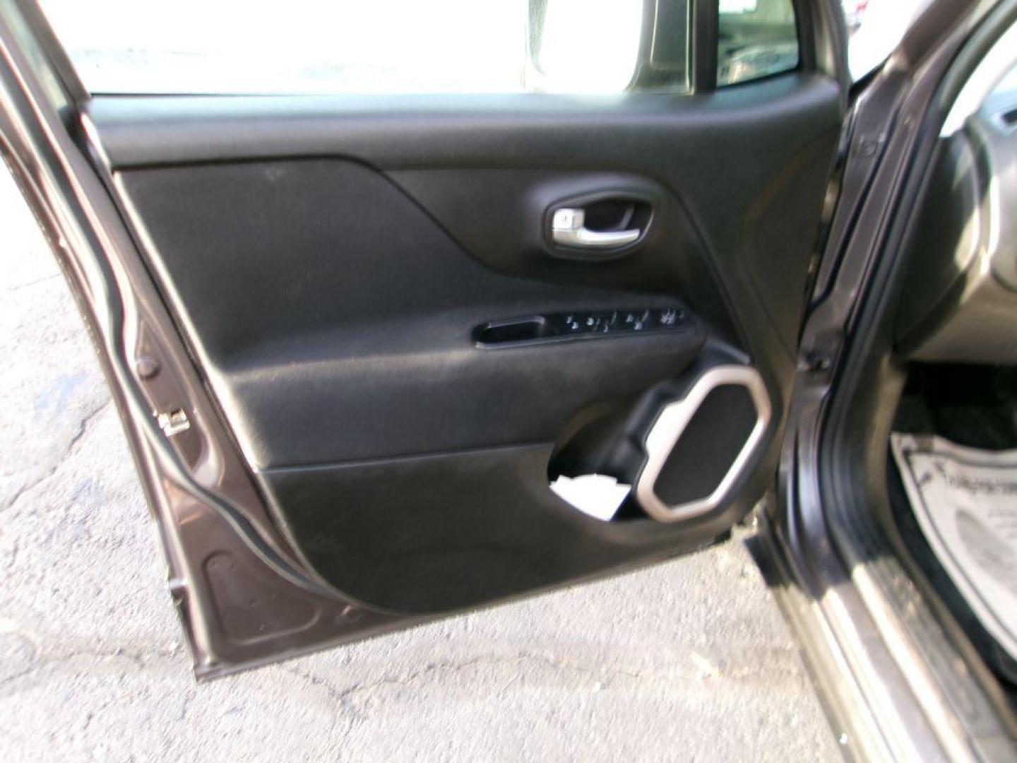 2017 GRAY JEEP RENEGADE SPORT (ZACCJBAB7HP) with an 2.4L engine, Automatic transmission, located at 501 E. Columbia St., Springfield, OH, 45503, (800) 262-7122, 39.925262, -83.801796 - *** Clean CarFax w/ 20 Service Records *** Sport *** 4x4 *** Serviced and Detailed *** Low Miles *** Jay North Auto has offered hand picked vehicles since 1965! Our customer's enjoy a NO pressure buying experience with a small town feel. All of our vehicles get fully inspected and detailed. We a - Photo#9