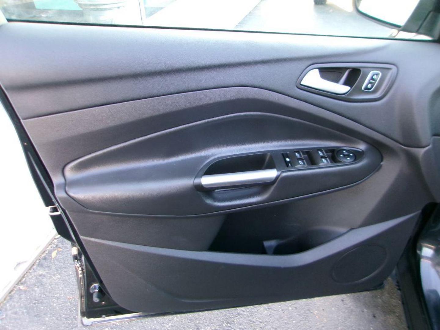 2017 BLACK FORD ESCAPE SE (1FMCU9G91HU) with an 2.0L engine, Automatic transmission, located at 501 E. Columbia St., Springfield, OH, 45503, (800) 262-7122, 39.925262, -83.801796 - ***Clean Carfax***New Front and Rear Brake Pads and Rotors***New Tires***AWD***EcoBoost***SE***Heated Seats***Serviced and Detailed*** Jay North Auto has offered hand picked vehicles since 1965! Our customer's enjoy a NO pressure buying experience with a small town feel. All of our vehicles ge - Photo#7