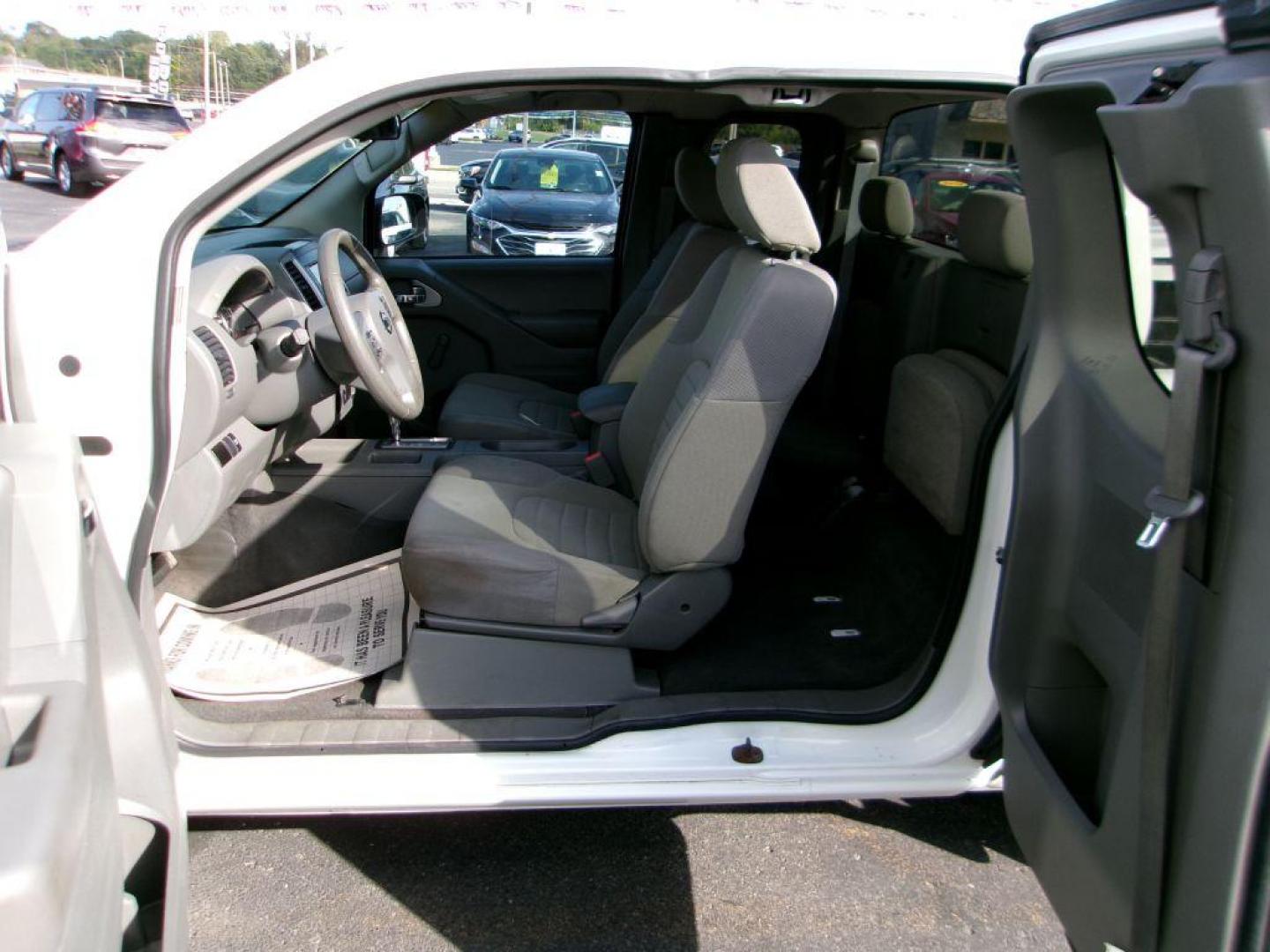2019 WHITE NISSAN FRONTIER S (1N6BD0CT1KN) with an 2.5L engine, Automatic transmission, located at 501 E. Columbia St., Springfield, OH, 45503, (800) 262-7122, 39.925262, -83.801796 - *** New Tires *** New Brakes *** Tune Up *** Serviced and Detailed *** 2.5L RWD *** New Catalytic Converter *** Jay North Auto has offered hand picked vehicles since 1965! Our customer's enjoy a NO pressure buying experience with a small town feel. All of our vehicles get fully inspected and det - Photo#6