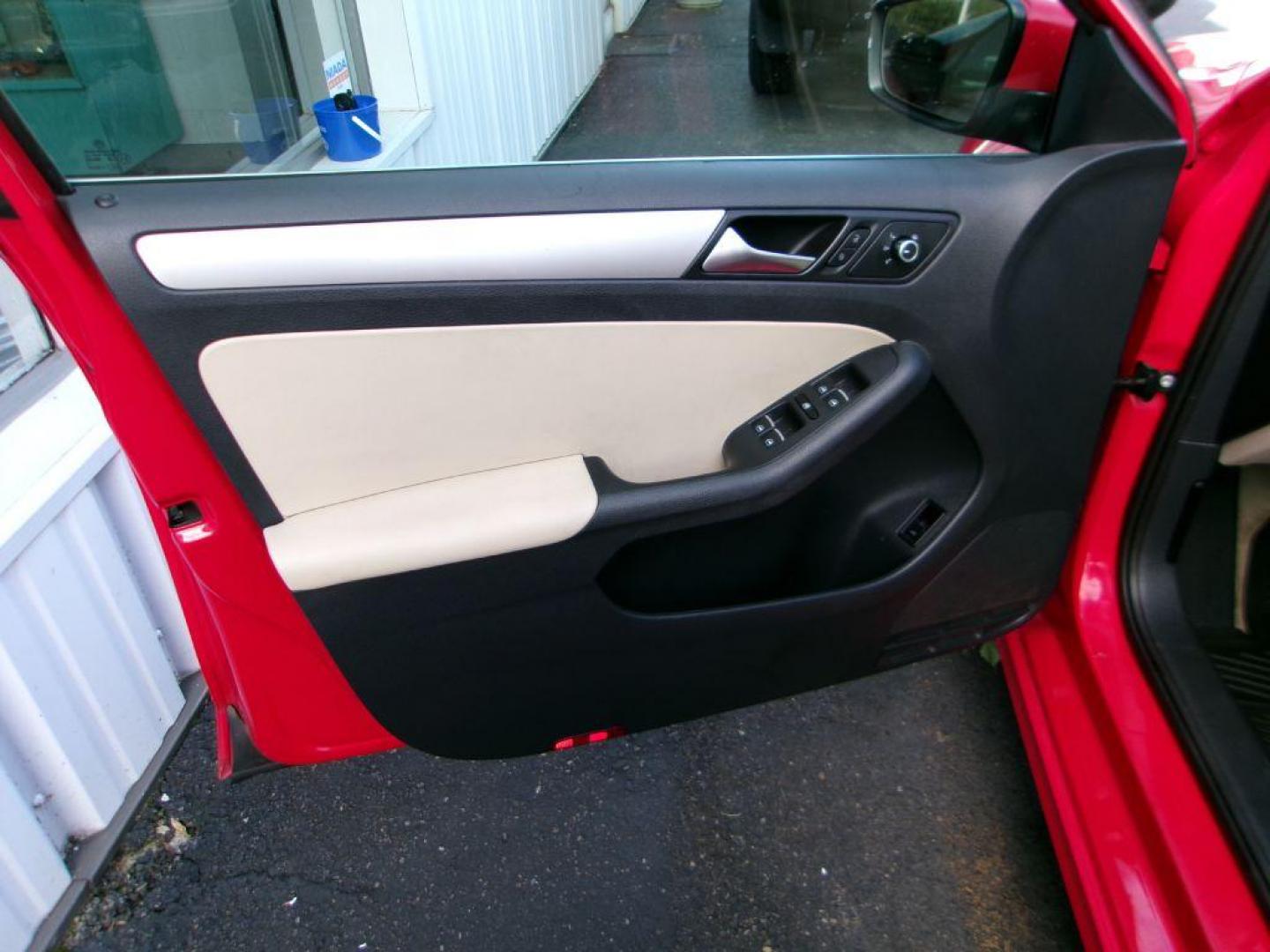 2013 RED VOLKSWAGEN JETTA SE (3VWDP7AJ9DM) with an 2.5L engine, Automatic transmission, located at 501 E. Columbia St., Springfield, OH, 45503, (800) 262-7122, 39.925262, -83.801796 - *** New Tires *** Tune Up *** New Brakes *** SE 2.5L *** Serviced and Detailed *** Leather *** Jay North Auto has offered hand picked vehicles since 1965! Our customer's enjoy a NO pressure buying experience with a small town feel. All of our vehicles get fully inspected and detailed. We are a - Photo#7