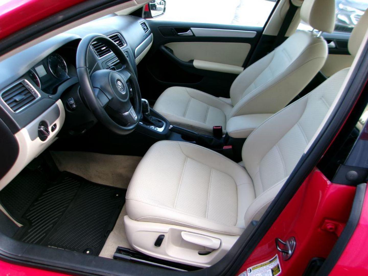 2013 RED VOLKSWAGEN JETTA SE (3VWDP7AJ9DM) with an 2.5L engine, Automatic transmission, located at 501 E. Columbia St., Springfield, OH, 45503, (800) 262-7122, 39.925262, -83.801796 - *** New Tires *** Tune Up *** New Brakes *** SE 2.5L *** Serviced and Detailed *** Leather *** Jay North Auto has offered hand picked vehicles since 1965! Our customer's enjoy a NO pressure buying experience with a small town feel. All of our vehicles get fully inspected and detailed. We are a - Photo#8