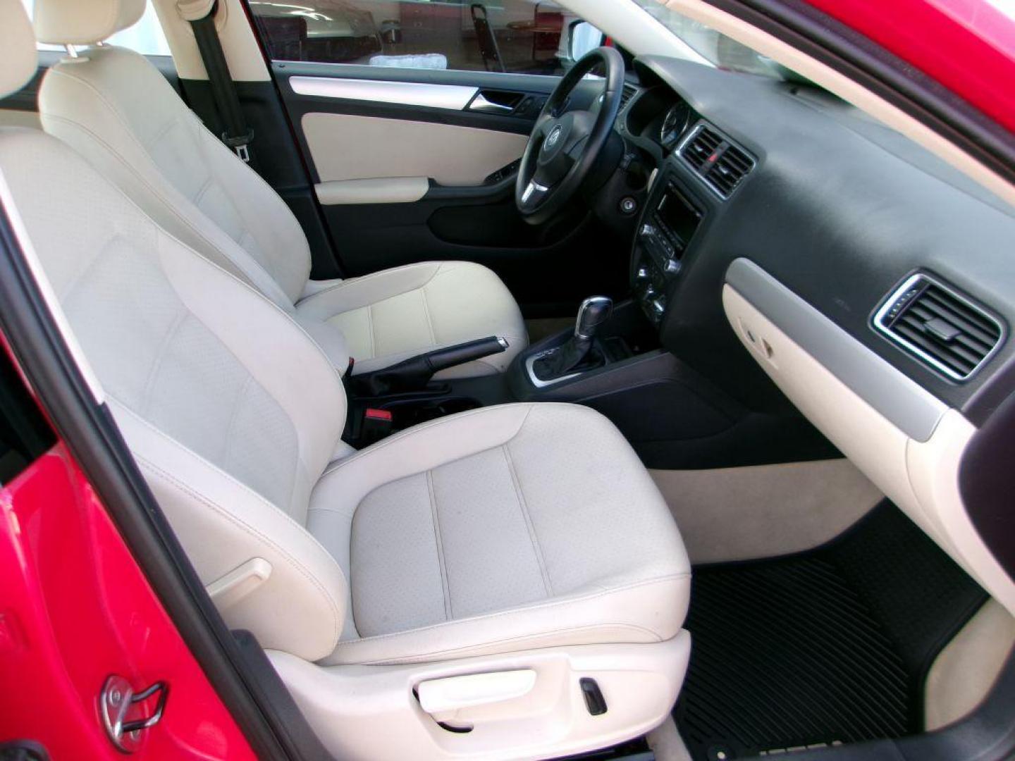 2013 RED VOLKSWAGEN JETTA SE (3VWDP7AJ9DM) with an 2.5L engine, Automatic transmission, located at 501 E. Columbia St., Springfield, OH, 45503, (800) 262-7122, 39.925262, -83.801796 - *** New Tires *** Tune Up *** New Brakes *** SE 2.5L *** Serviced and Detailed *** Leather *** Jay North Auto has offered hand picked vehicles since 1965! Our customer's enjoy a NO pressure buying experience with a small town feel. All of our vehicles get fully inspected and detailed. We are a - Photo#12