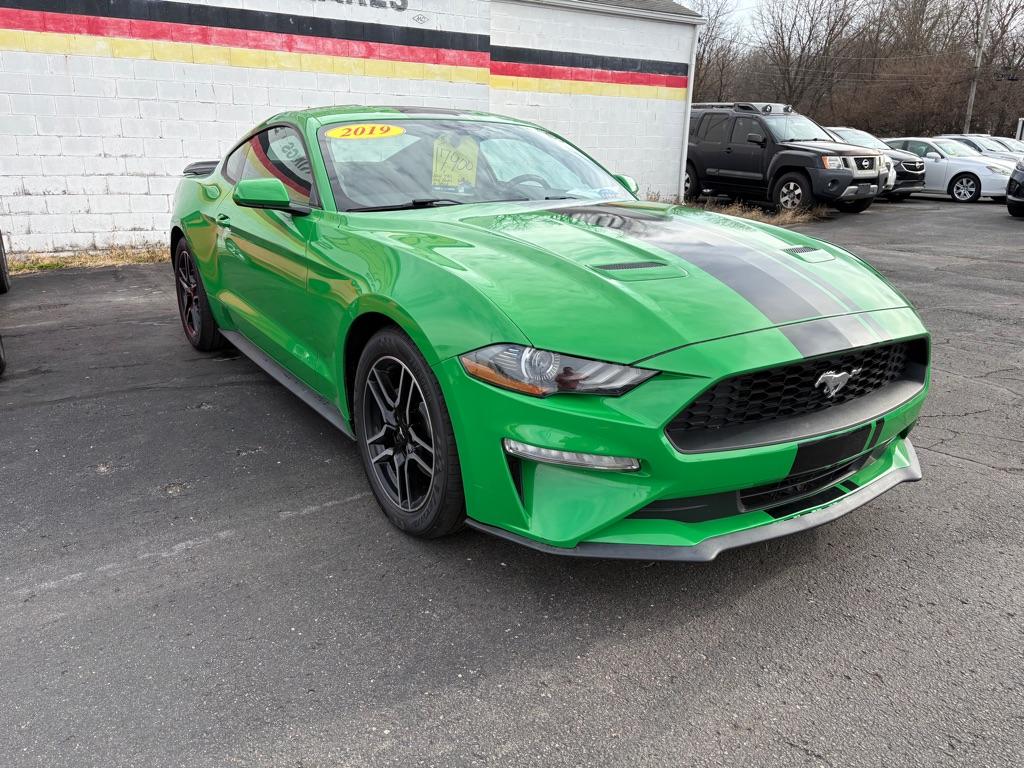 photo of 2019 FORD MUSTANG 