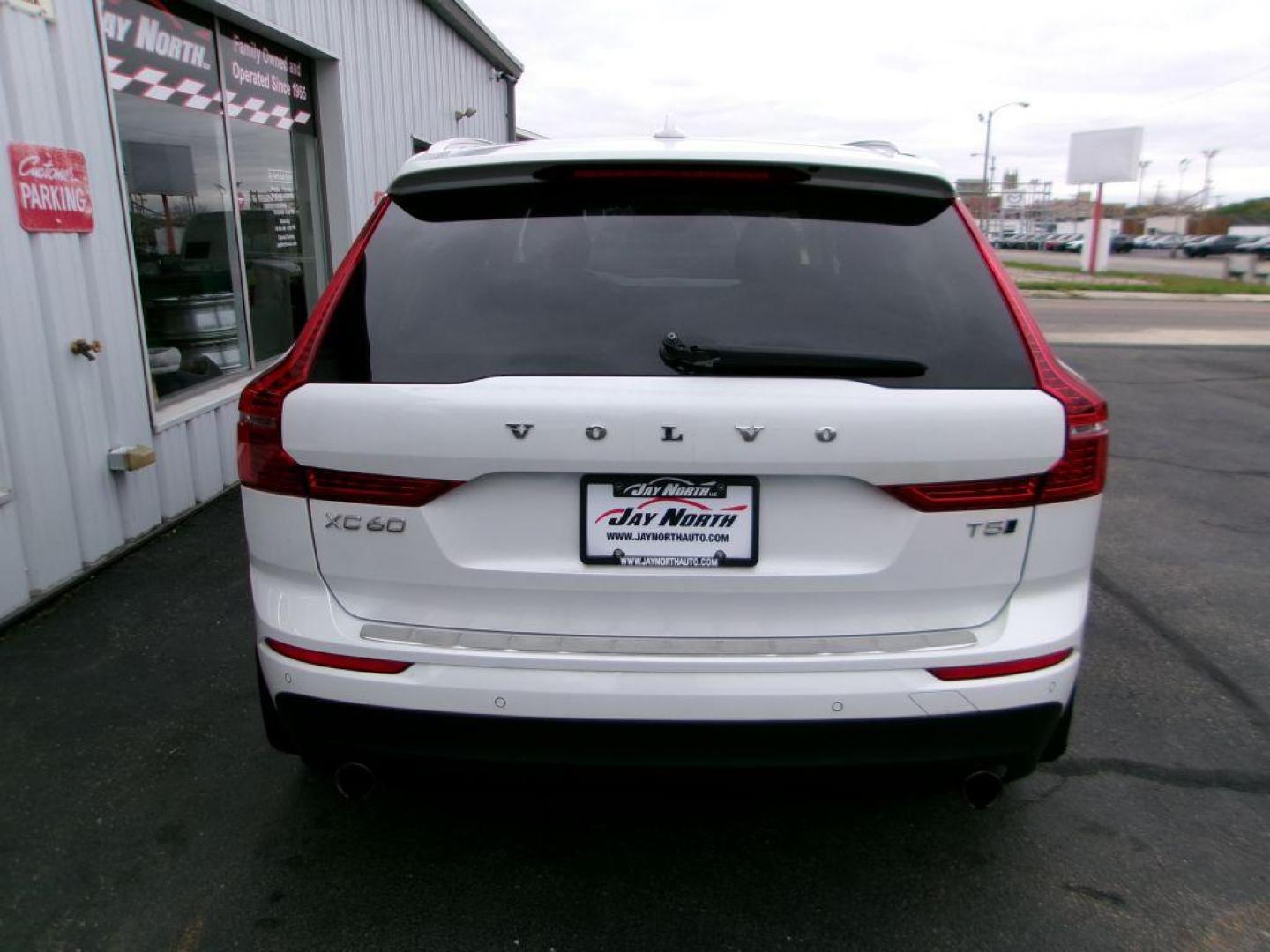 2021 WHITE VOLVO XC60 T5 MOMENTUM (YV4102RK2M1) with an 2.0L engine, Automatic transmission, located at 501 E. Columbia St., Springfield, OH, 45503, (800) 262-7122, 39.925262, -83.801796 - Photo#4