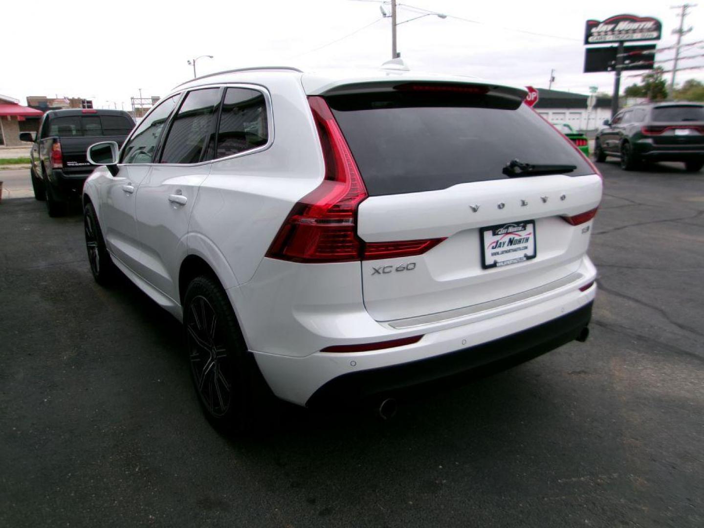2021 WHITE VOLVO XC60 T5 MOMENTUM (YV4102RK2M1) with an 2.0L engine, Automatic transmission, located at 501 E. Columbia St., Springfield, OH, 45503, (800) 262-7122, 39.925262, -83.801796 - Photo#5