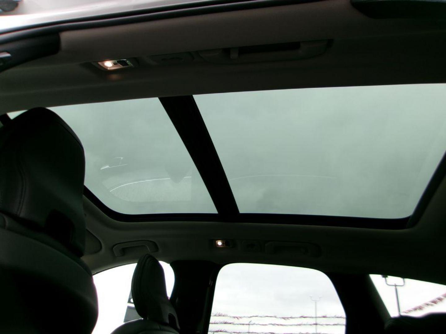 2021 WHITE VOLVO XC60 T5 MOMENTUM (YV4102RK2M1) with an 2.0L engine, Automatic transmission, located at 501 E. Columbia St., Springfield, OH, 45503, (800) 262-7122, 39.925262, -83.801796 - Photo#13