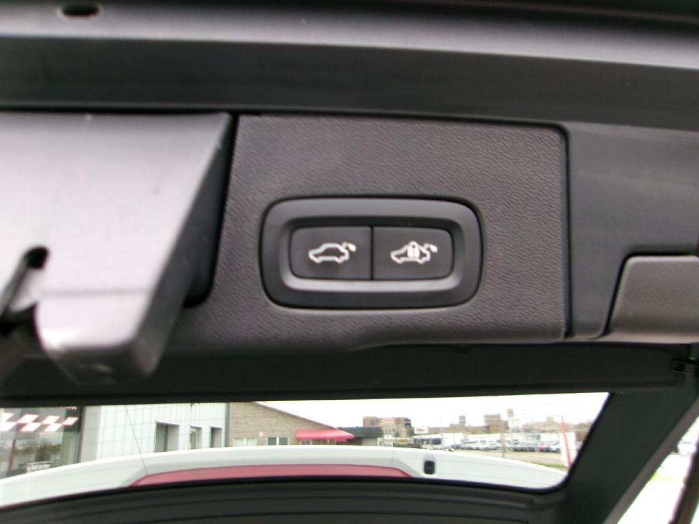2021 WHITE VOLVO XC60 T5 MOMENTUM (YV4102RK2M1) with an 2.0L engine, Automatic transmission, located at 501 E. Columbia St., Springfield, OH, 45503, (800) 262-7122, 39.925262, -83.801796 - Photo#15