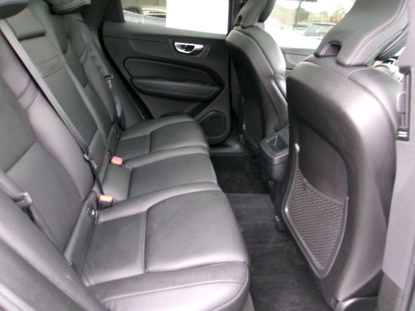 2021 WHITE VOLVO XC60 T5 MOMENTUM (YV4102RK2M1) with an 2.0L engine, Automatic transmission, located at 501 E. Columbia St., Springfield, OH, 45503, (800) 262-7122, 39.925262, -83.801796 - Photo#17