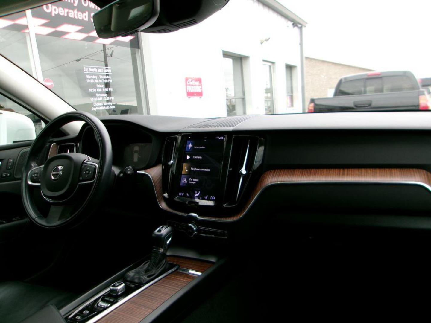 2021 WHITE VOLVO XC60 T5 MOMENTUM (YV4102RK2M1) with an 2.0L engine, Automatic transmission, located at 501 E. Columbia St., Springfield, OH, 45503, (800) 262-7122, 39.925262, -83.801796 - Photo#20