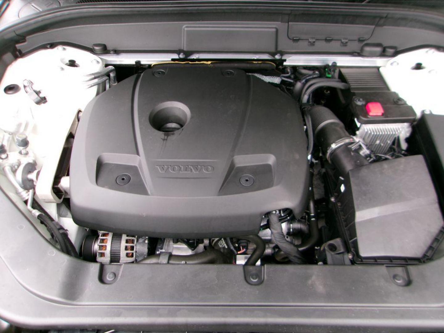 2021 WHITE VOLVO XC60 T5 MOMENTUM (YV4102RK2M1) with an 2.0L engine, Automatic transmission, located at 501 E. Columbia St., Springfield, OH, 45503, (800) 262-7122, 39.925262, -83.801796 - Photo#22