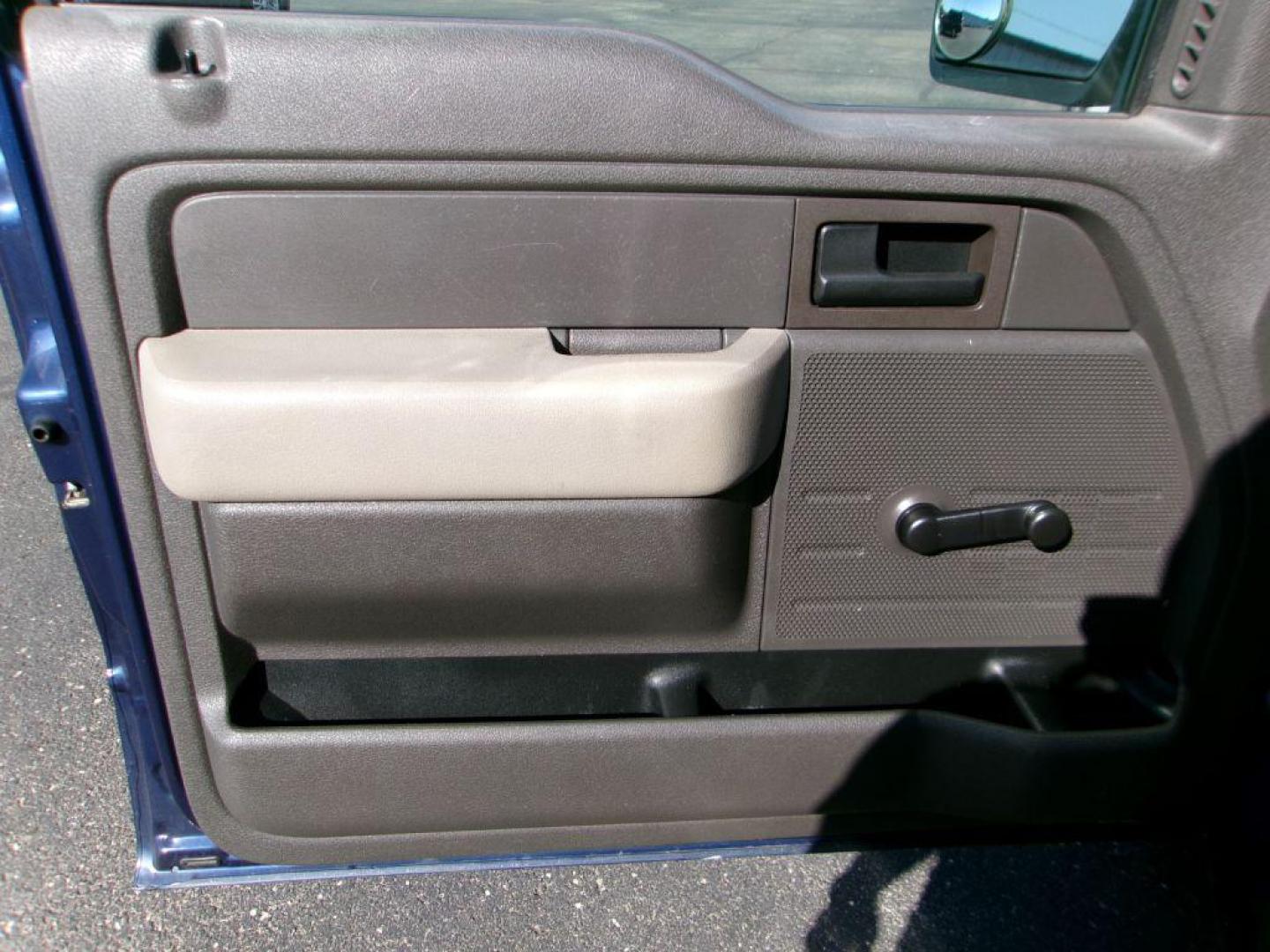 2009 BLUE FORD F150 XL (1FTPF12V09K) with an 5.4L engine, Automatic transmission, located at 501 E. Columbia St., Springfield, OH, 45503, (800) 262-7122, 39.925262, -83.801796 - *** New Tires *** New Brakes *** 5.4L *** Long Bed Work Truck *** Jay North Auto has offered hand picked vehicles since 1965! Our customer's enjoy a NO pressure buying experience with a small town feel. All of our vehicles get fully inspected and detailed. We are a preferred dealer for many loc - Photo#6