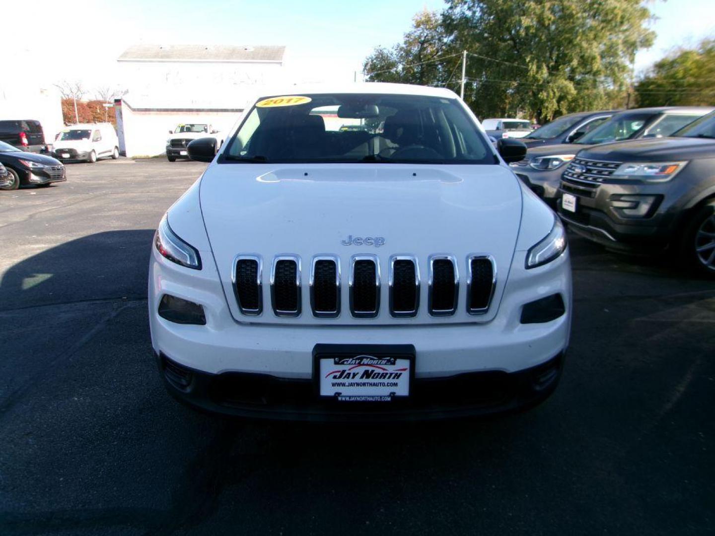 2017 WHITE JEEP CHEROKEE SPORT (1C4PJLAB4HW) with an 2.4L engine, Automatic transmission, located at 501 E. Columbia St., Springfield, OH, 45503, (800) 262-7122, 39.925262, -83.801796 - Photo#1