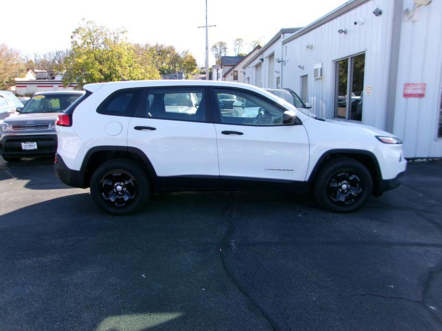 2017 WHITE JEEP CHEROKEE SPORT (1C4PJLAB4HW) with an 2.4L engine, Automatic transmission, located at 501 E. Columbia St., Springfield, OH, 45503, (800) 262-7122, 39.925262, -83.801796 - Photo#2