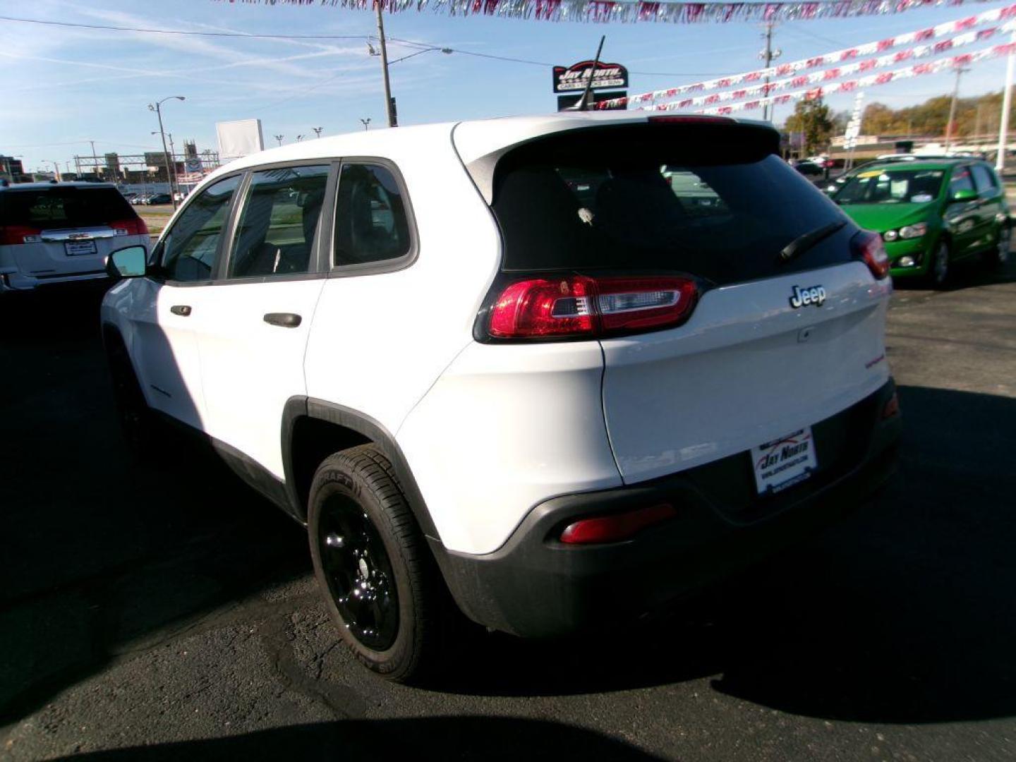 2017 WHITE JEEP CHEROKEE SPORT (1C4PJLAB4HW) with an 2.4L engine, Automatic transmission, located at 501 E. Columbia St., Springfield, OH, 45503, (800) 262-7122, 39.925262, -83.801796 - Photo#5