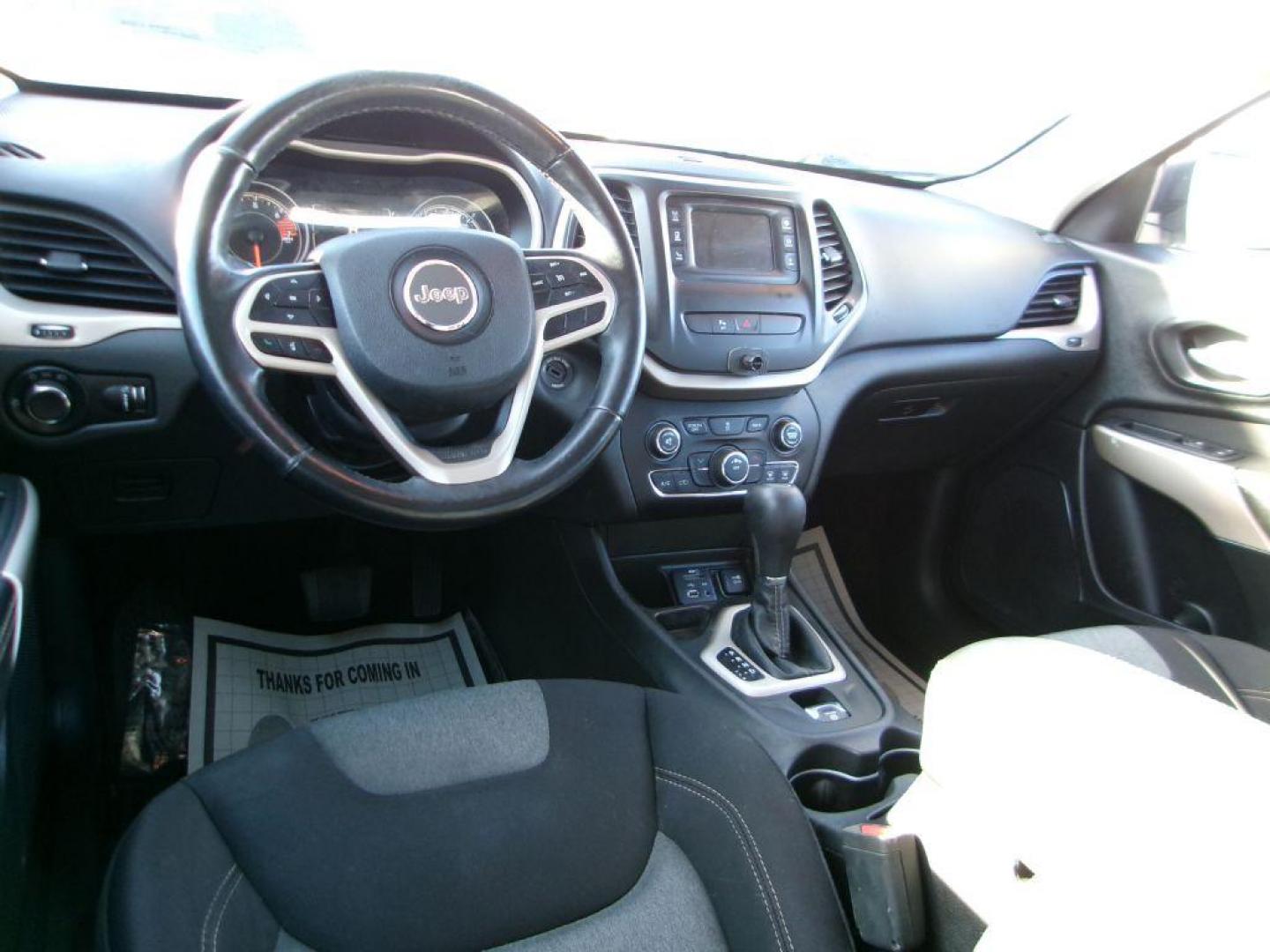 2017 WHITE JEEP CHEROKEE SPORT (1C4PJLAB4HW) with an 2.4L engine, Automatic transmission, located at 501 E. Columbia St., Springfield, OH, 45503, (800) 262-7122, 39.925262, -83.801796 - Photo#9