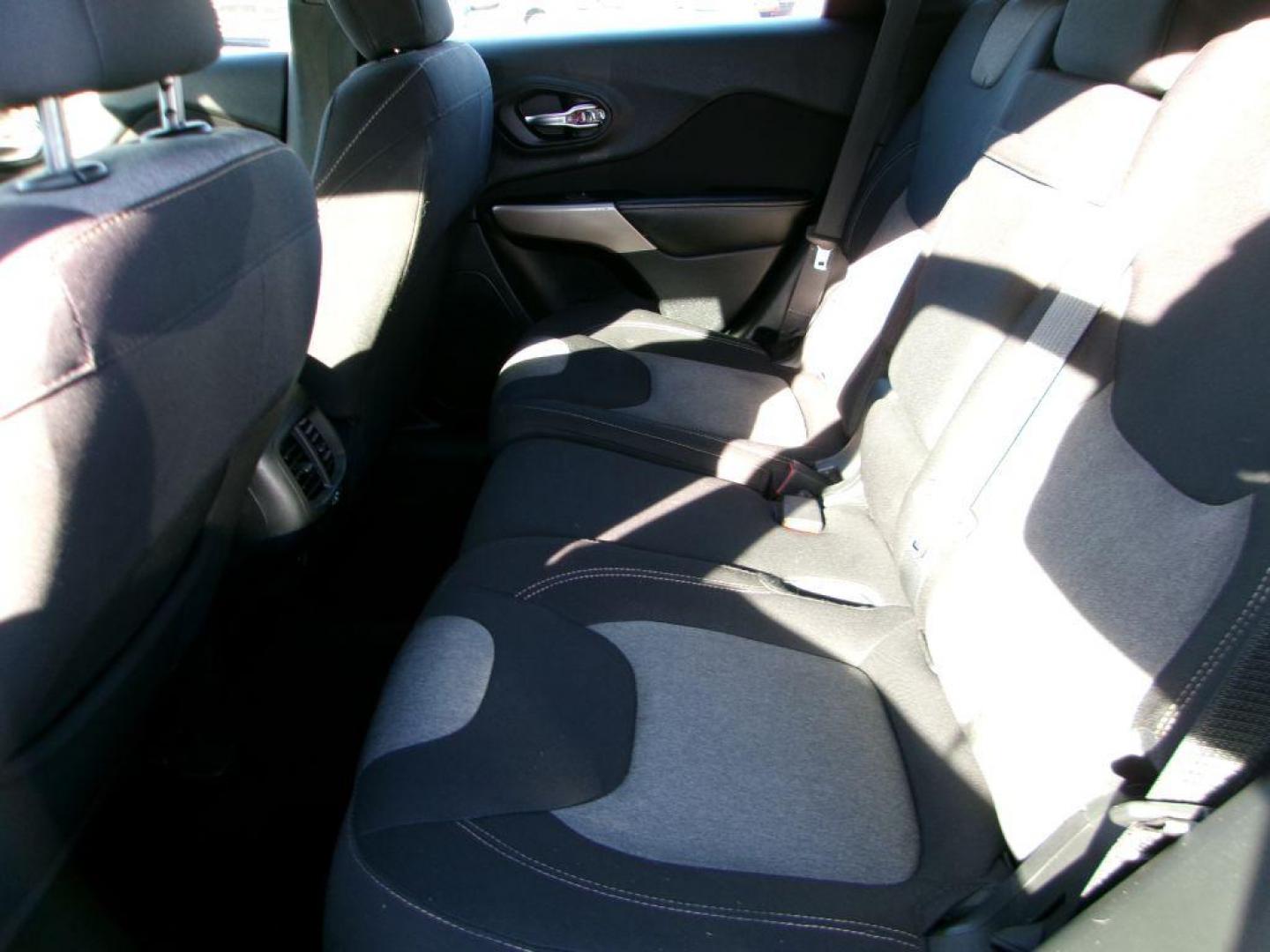 2017 WHITE JEEP CHEROKEE SPORT (1C4PJLAB4HW) with an 2.4L engine, Automatic transmission, located at 501 E. Columbia St., Springfield, OH, 45503, (800) 262-7122, 39.925262, -83.801796 - Photo#11