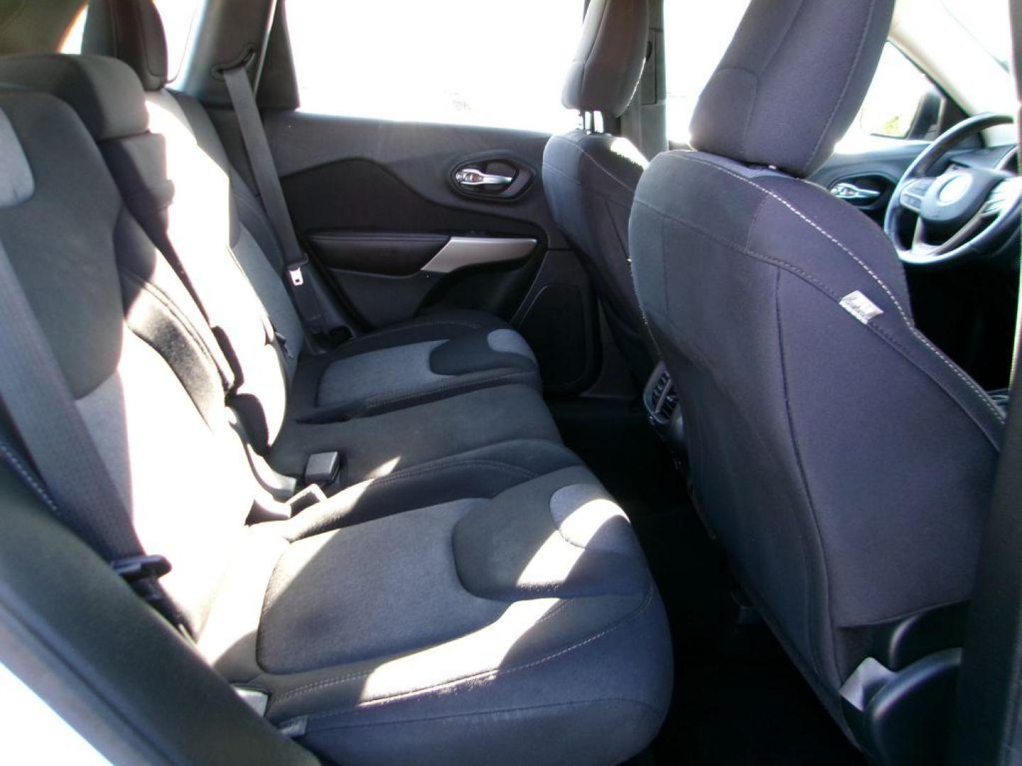 2017 WHITE JEEP CHEROKEE SPORT (1C4PJLAB4HW) with an 2.4L engine, Automatic transmission, located at 501 E. Columbia St., Springfield, OH, 45503, (800) 262-7122, 39.925262, -83.801796 - Photo#14