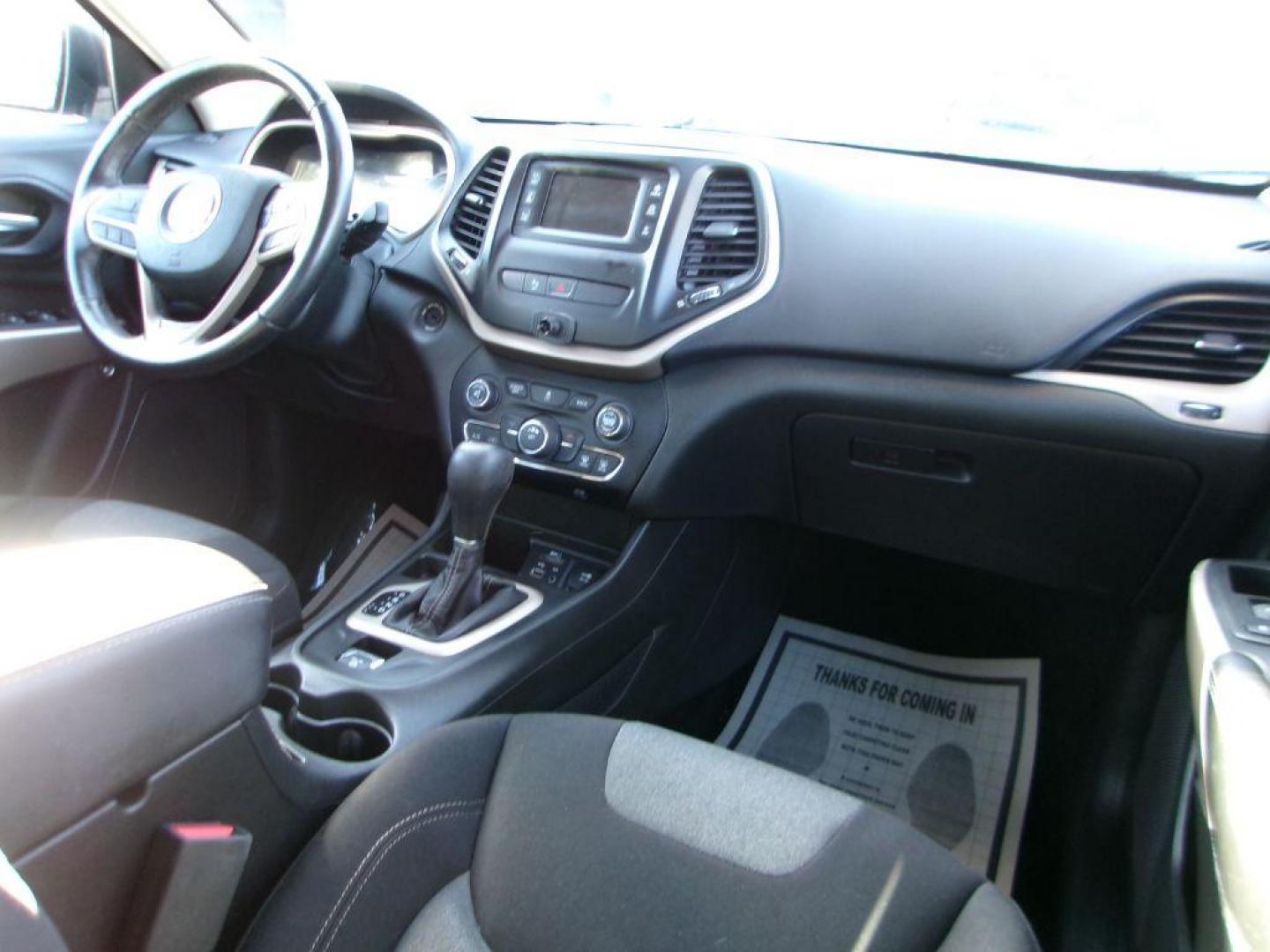 2017 WHITE JEEP CHEROKEE SPORT (1C4PJLAB4HW) with an 2.4L engine, Automatic transmission, located at 501 E. Columbia St., Springfield, OH, 45503, (800) 262-7122, 39.925262, -83.801796 - Photo#17