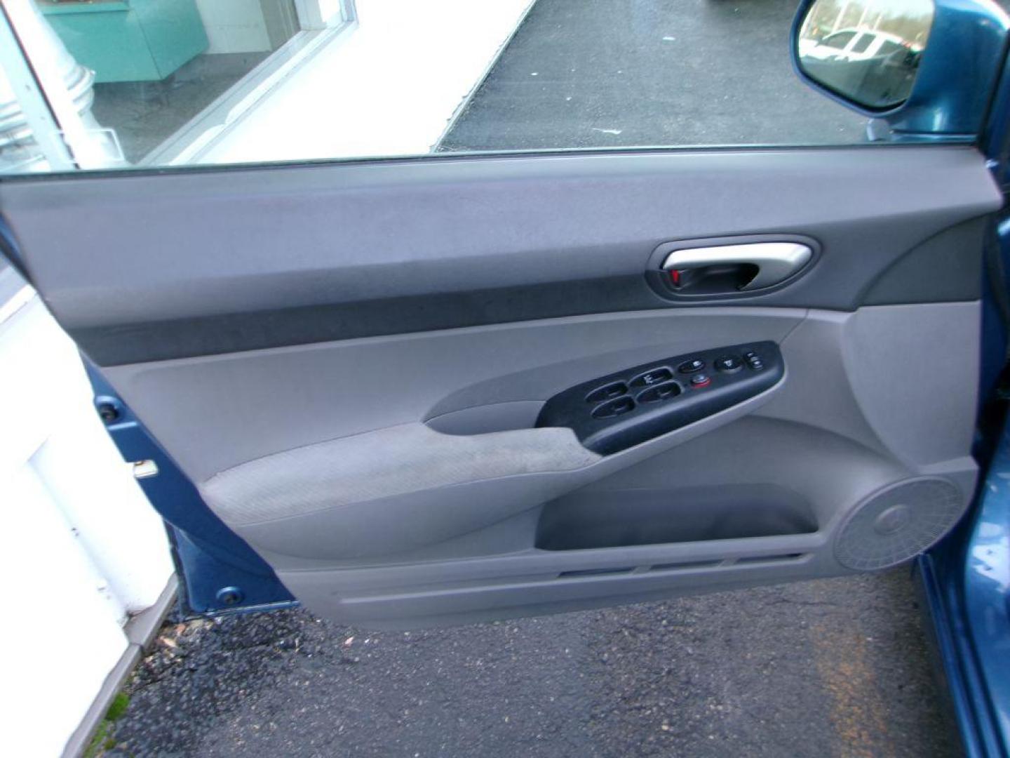 2011 BLUE HONDA CIVIC LX (19XFA1F51BE) with an 1.8L engine, Automatic transmission, located at 501 E. Columbia St., Springfield, OH, 45503, (800) 262-7122, 39.925262, -83.801796 - Photo#7