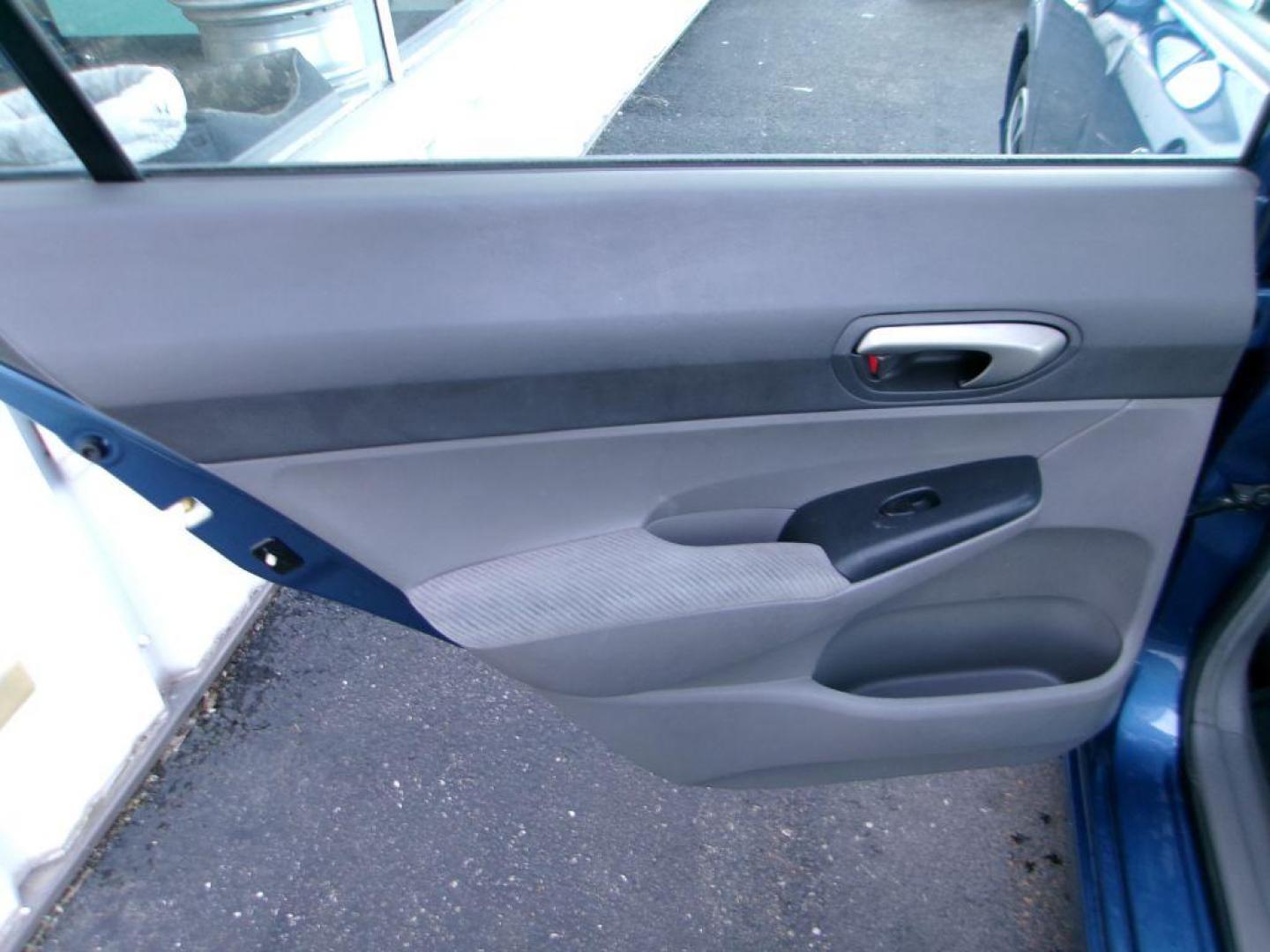 2011 BLUE HONDA CIVIC LX (19XFA1F51BE) with an 1.8L engine, Automatic transmission, located at 501 E. Columbia St., Springfield, OH, 45503, (800) 262-7122, 39.925262, -83.801796 - Photo#10