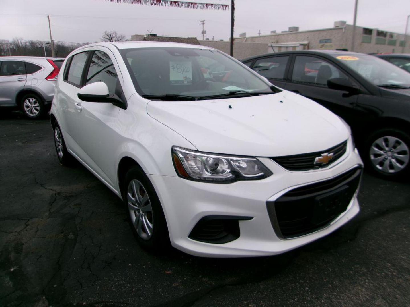 2020 WHITE CHEVROLET SONIC LT (1G1JG6SB7L4) with an 1.4L engine, Automatic transmission, located at 501 E. Columbia St., Springfield, OH, 45503, (800) 262-7122, 39.925262, -83.801796 - Jay North Auto has offered hand picked vehicles since 1965! Our customer's enjoy a NO pressure buying experience with a small town feel. We are a preferred dealer for many local credit unions and lenders. Bad credit? No Credit/First time buyer? Open or closed BANKRUPTCY 7 or 13? We Can Help Apply - Photo#0