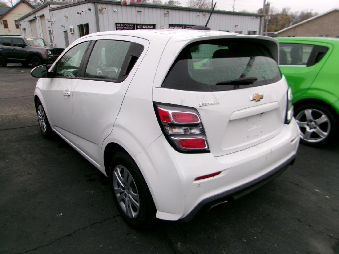 2020 WHITE CHEVROLET SONIC LT (1G1JG6SB7L4) with an 1.4L engine, Automatic transmission, located at 501 E. Columbia St., Springfield, OH, 45503, (800) 262-7122, 39.925262, -83.801796 - Jay North Auto has offered hand picked vehicles since 1965! Our customer's enjoy a NO pressure buying experience with a small town feel. We are a preferred dealer for many local credit unions and lenders. Bad credit? No Credit/First time buyer? Open or closed BANKRUPTCY 7 or 13? We Can Help Apply - Photo#4