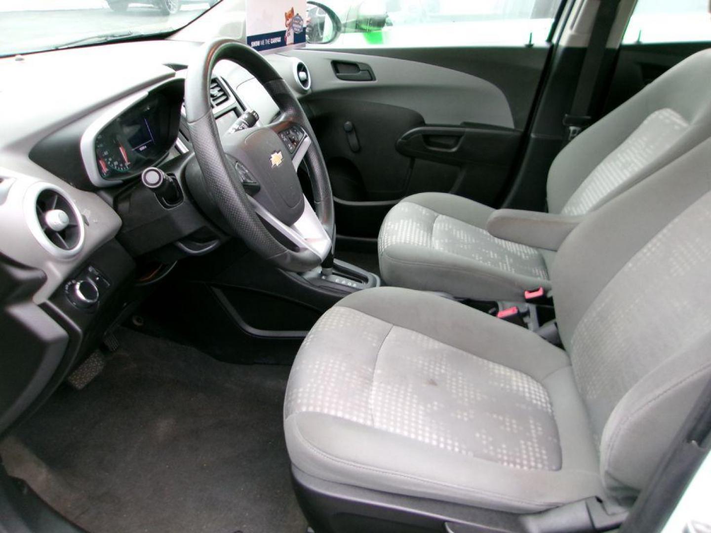 2020 WHITE CHEVROLET SONIC LT (1G1JG6SB7L4) with an 1.4L engine, Automatic transmission, located at 501 E. Columbia St., Springfield, OH, 45503, (800) 262-7122, 39.925262, -83.801796 - Jay North Auto has offered hand picked vehicles since 1965! Our customer's enjoy a NO pressure buying experience with a small town feel. We are a preferred dealer for many local credit unions and lenders. Bad credit? No Credit/First time buyer? Open or closed BANKRUPTCY 7 or 13? We Can Help Apply - Photo#7