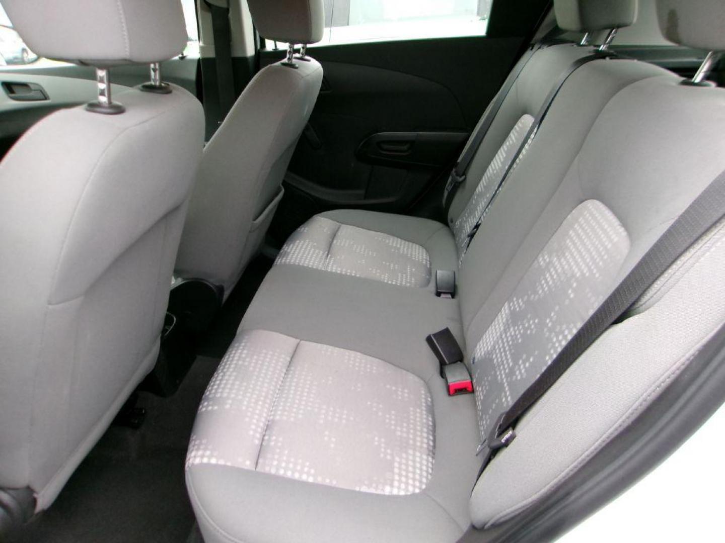 2020 WHITE CHEVROLET SONIC LT (1G1JG6SB7L4) with an 1.4L engine, Automatic transmission, located at 501 E. Columbia St., Springfield, OH, 45503, (800) 262-7122, 39.925262, -83.801796 - Jay North Auto has offered hand picked vehicles since 1965! Our customer's enjoy a NO pressure buying experience with a small town feel. We are a preferred dealer for many local credit unions and lenders. Bad credit? No Credit/First time buyer? Open or closed BANKRUPTCY 7 or 13? We Can Help Apply - Photo#10