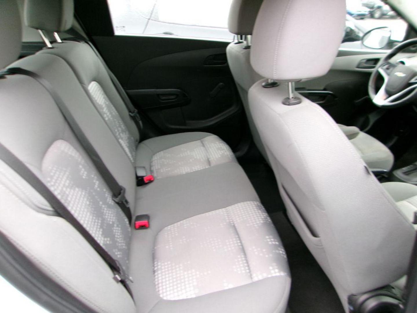 2020 WHITE CHEVROLET SONIC LT (1G1JG6SB7L4) with an 1.4L engine, Automatic transmission, located at 501 E. Columbia St., Springfield, OH, 45503, (800) 262-7122, 39.925262, -83.801796 - Jay North Auto has offered hand picked vehicles since 1965! Our customer's enjoy a NO pressure buying experience with a small town feel. We are a preferred dealer for many local credit unions and lenders. Bad credit? No Credit/First time buyer? Open or closed BANKRUPTCY 7 or 13? We Can Help Apply - Photo#13