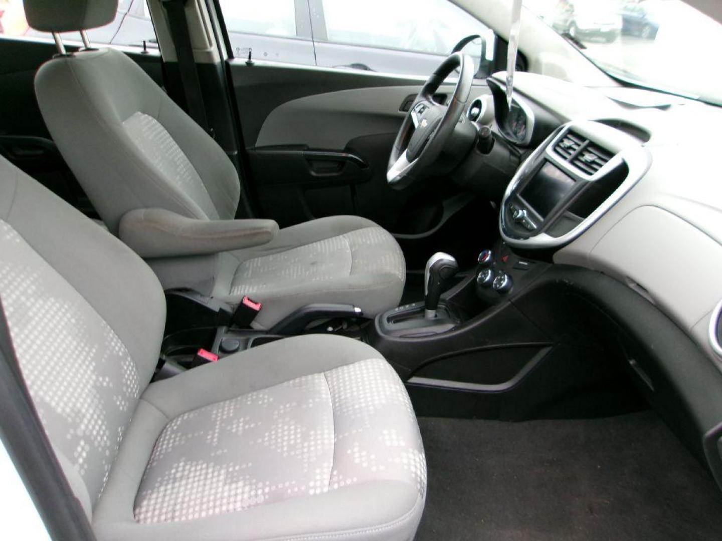 2020 WHITE CHEVROLET SONIC LT (1G1JG6SB7L4) with an 1.4L engine, Automatic transmission, located at 501 E. Columbia St., Springfield, OH, 45503, (800) 262-7122, 39.925262, -83.801796 - Jay North Auto has offered hand picked vehicles since 1965! Our customer's enjoy a NO pressure buying experience with a small town feel. We are a preferred dealer for many local credit unions and lenders. Bad credit? No Credit/First time buyer? Open or closed BANKRUPTCY 7 or 13? We Can Help Apply - Photo#15