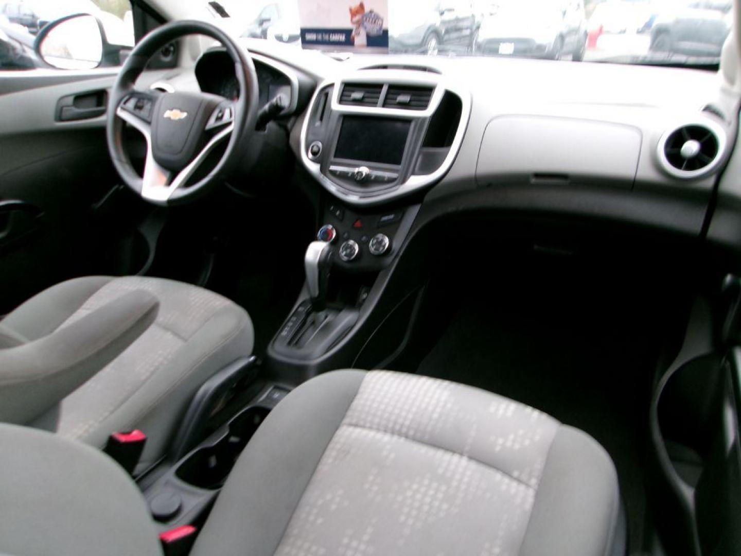 2020 WHITE CHEVROLET SONIC LT (1G1JG6SB7L4) with an 1.4L engine, Automatic transmission, located at 501 E. Columbia St., Springfield, OH, 45503, (800) 262-7122, 39.925262, -83.801796 - Jay North Auto has offered hand picked vehicles since 1965! Our customer's enjoy a NO pressure buying experience with a small town feel. We are a preferred dealer for many local credit unions and lenders. Bad credit? No Credit/First time buyer? Open or closed BANKRUPTCY 7 or 13? We Can Help Apply - Photo#16