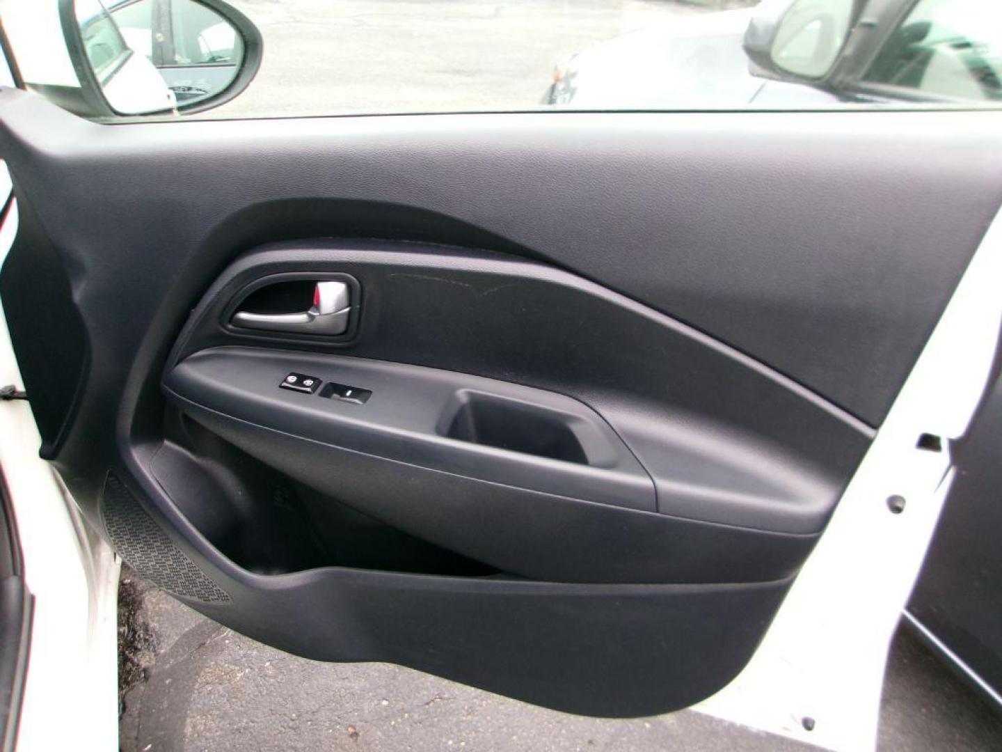 2013 WHITE KIA RIO LX (KNADM4A30D6) with an 1.6L engine, Automatic transmission, located at 501 E. Columbia St., Springfield, OH, 45503, (800) 262-7122, 39.925262, -83.801796 - Photo#14