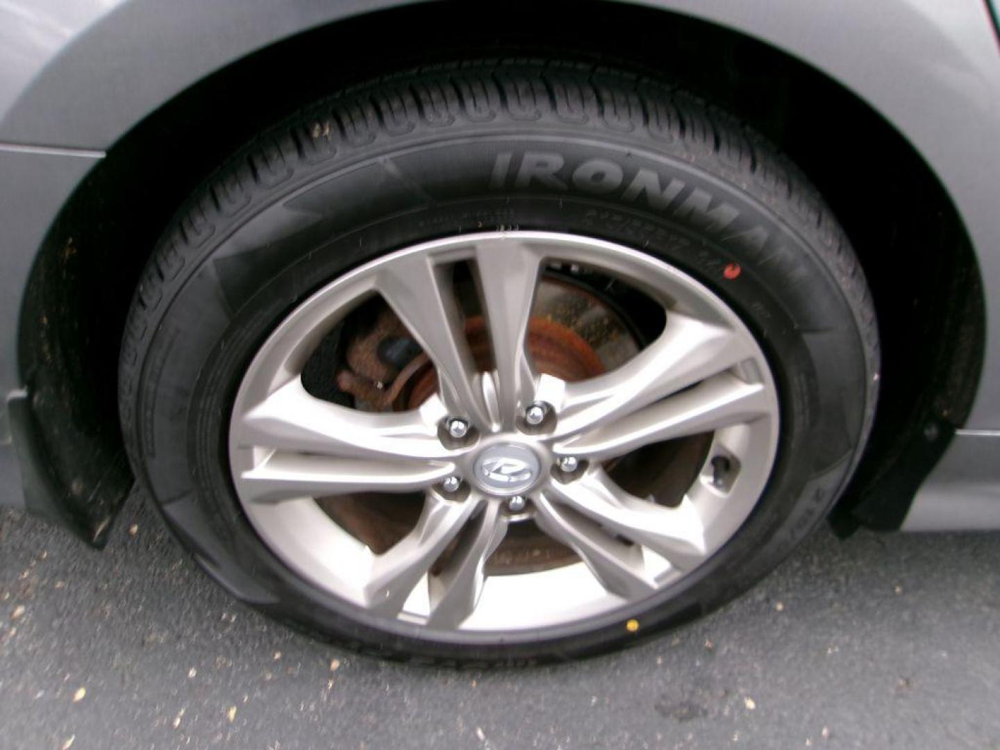 2019 GRAY HYUNDAI SONATA SEL (5NPE34AF6KH) with an 2.4L engine, Automatic transmission, located at 501 E. Columbia St., Springfield, OH, 45503, (800) 262-7122, 39.925262, -83.801796 - ***All New Brakes***New Tires***New Air Filter and Cabin Filter***SEL***Tune Up ***New Wiper Blades***Detailed and Ready To Go*** Apple Car Play *** Back Up Camera *** Jay North Auto has offered hand picked vehicles since 1965! Our customer's enjoy a NO pressure buying experience with a small t - Photo#18