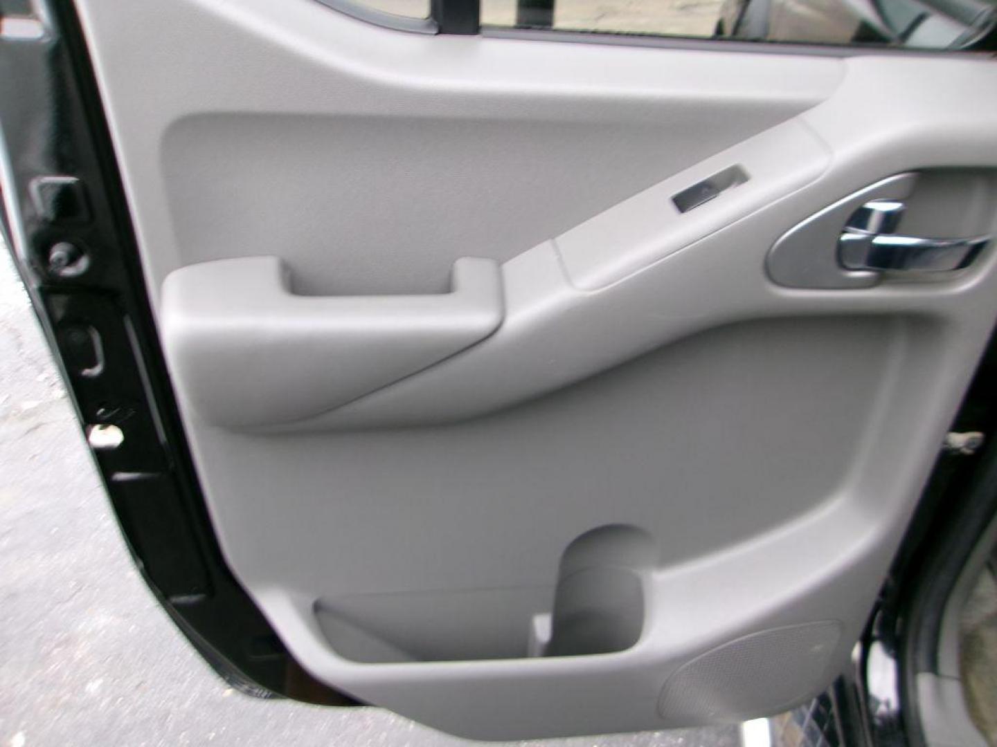 2010 BLACK NISSAN FRONTIER CREW CAB SE (1N6AD0EV6AC) with an 4.0L engine, Automatic transmission, located at 501 E. Columbia St., Springfield, OH, 45503, (800) 262-7122, 39.925262, -83.801796 - *** 1-Owner *** Clean Carfax *** CrewCab *** 4x4 *** 4.0L *** SE *** NICE *** Oil Change *** New Air and Cabin Filter *** Jay North Auto has offered hand picked vehicles since 1965! Our customer's enjoy a NO pressure buying experience with a small town feel. We are a preferred dealer for many - Photo#9