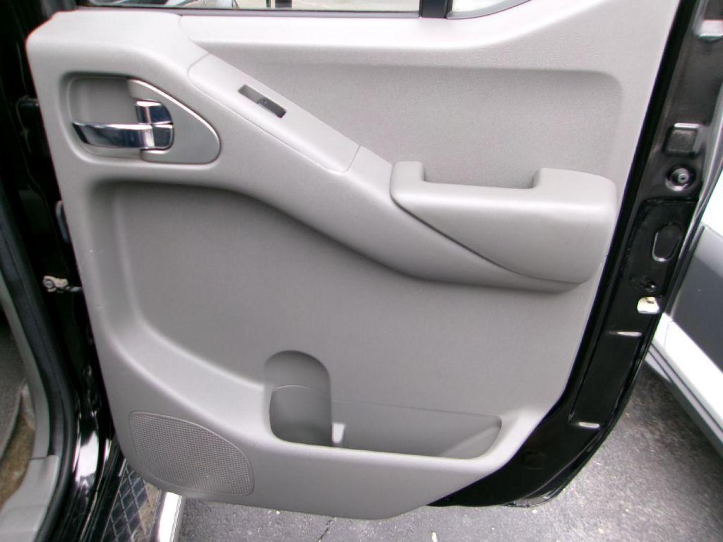 2010 BLACK NISSAN FRONTIER CREW CAB SE (1N6AD0EV6AC) with an 4.0L engine, Automatic transmission, located at 501 E. Columbia St., Springfield, OH, 45503, (800) 262-7122, 39.925262, -83.801796 - *** 1-Owner *** Clean Carfax *** CrewCab *** 4x4 *** 4.0L *** SE *** NICE *** Oil Change *** New Air and Cabin Filter *** Jay North Auto has offered hand picked vehicles since 1965! Our customer's enjoy a NO pressure buying experience with a small town feel. We are a preferred dealer for many - Photo#12