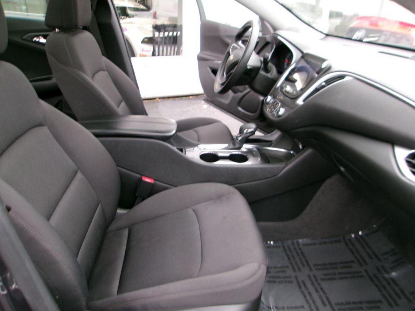 2023 GRAY CHEVROLET MALIBU LT (1G1ZD5ST3PF) with an 1.5L engine, Continuously Variable transmission, located at 501 E. Columbia St., Springfield, OH, 45503, (800) 262-7122, 39.925262, -83.801796 - *** Moonroof *** Remote Start *** Back Up Camera *** New Tires *** 1-Owner *** Jay North Auto has offered hand picked vehicles since 1965! Our customer's enjoy a NO pressure buying experience with a small town feel. We are a preferred dealer for many local credit unions and lenders. Bad credi - Photo#17