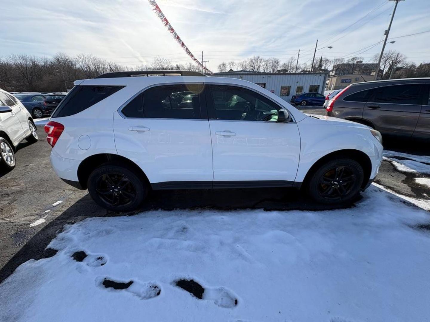 2017 WHITE CHEVROLET EQUINOX LT (2GNALCEKXH6) with an 2.4L engine, Automatic transmission, located at 501 E. Columbia St., Springfield, OH, 45503, (800) 262-7122, 39.925262, -83.801796 - *** Low Miles *** New Tires *** Remote Start *** Premium Audio *** LT *** Heated Seats *** Nice *** Jay North Auto has offered hand picked vehicles since 1965! Our customer's enjoy a NO pressure buying experience with a small town feel. We are a preferred dealer for many local credit unions and - Photo#1