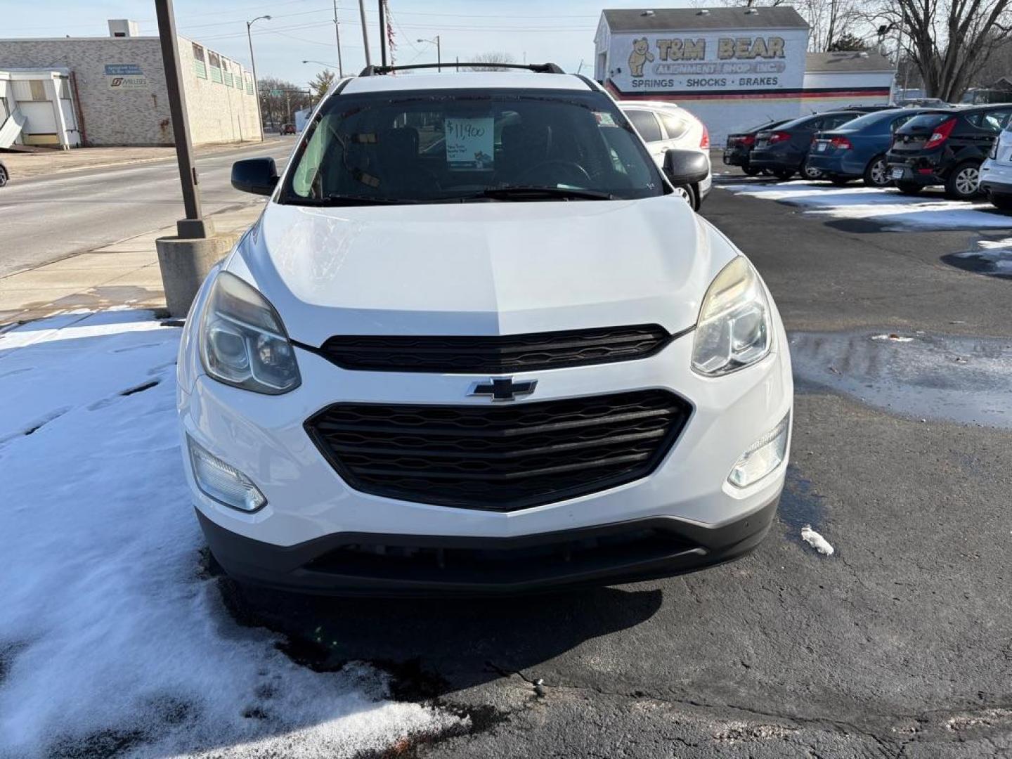 2017 WHITE CHEVROLET EQUINOX LT (2GNALCEKXH6) with an 2.4L engine, Automatic transmission, located at 501 E. Columbia St., Springfield, OH, 45503, (800) 262-7122, 39.925262, -83.801796 - *** Low Miles *** New Tires *** Remote Start *** Premium Audio *** LT *** Heated Seats *** Nice *** Jay North Auto has offered hand picked vehicles since 1965! Our customer's enjoy a NO pressure buying experience with a small town feel. We are a preferred dealer for many local credit unions and - Photo#6