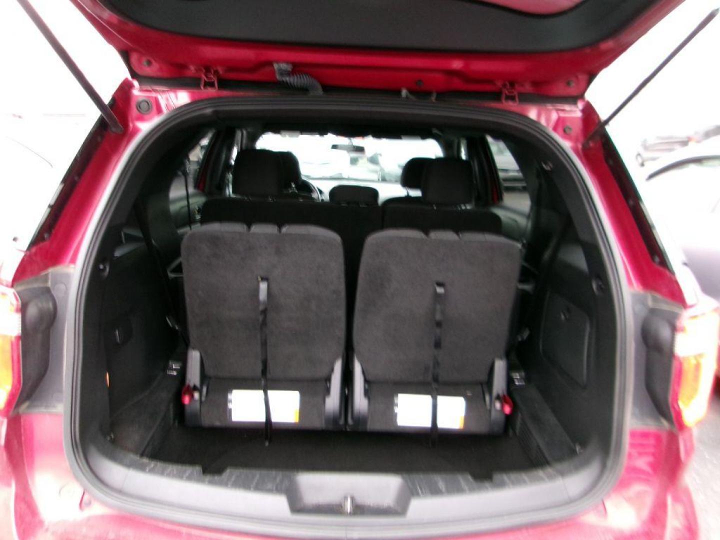 2017 RED FORD EXPLORER XLT (1FM5K8D80HG) with an 3.5L engine, Automatic transmission, located at 501 E. Columbia St., Springfield, OH, 45503, (800) 262-7122, 39.925262, -83.801796 - *** 1 Owner *** Clean CarFax w/ 21 Service Records*** New Tires *** 4wd *** XLT *** Jay North Auto has offered hand picked vehicles since 1965! Our customer's enjoy a NO pressure buying experience with a small town feel. We are a preferred dealer for many local credit unions and lenders. Bad cr - Photo#4